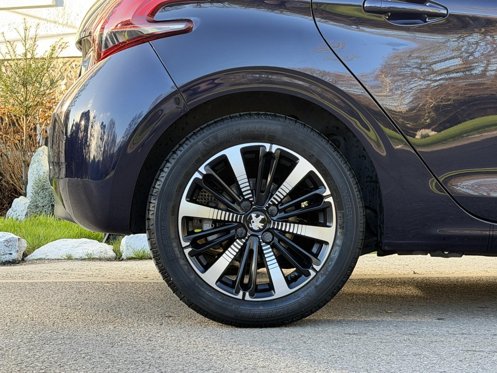 Peugeot 208 1.2 PureTech Tech Edition Hatchback 5dr Petrol Manual Euro 6 (s/s) (110 ps)