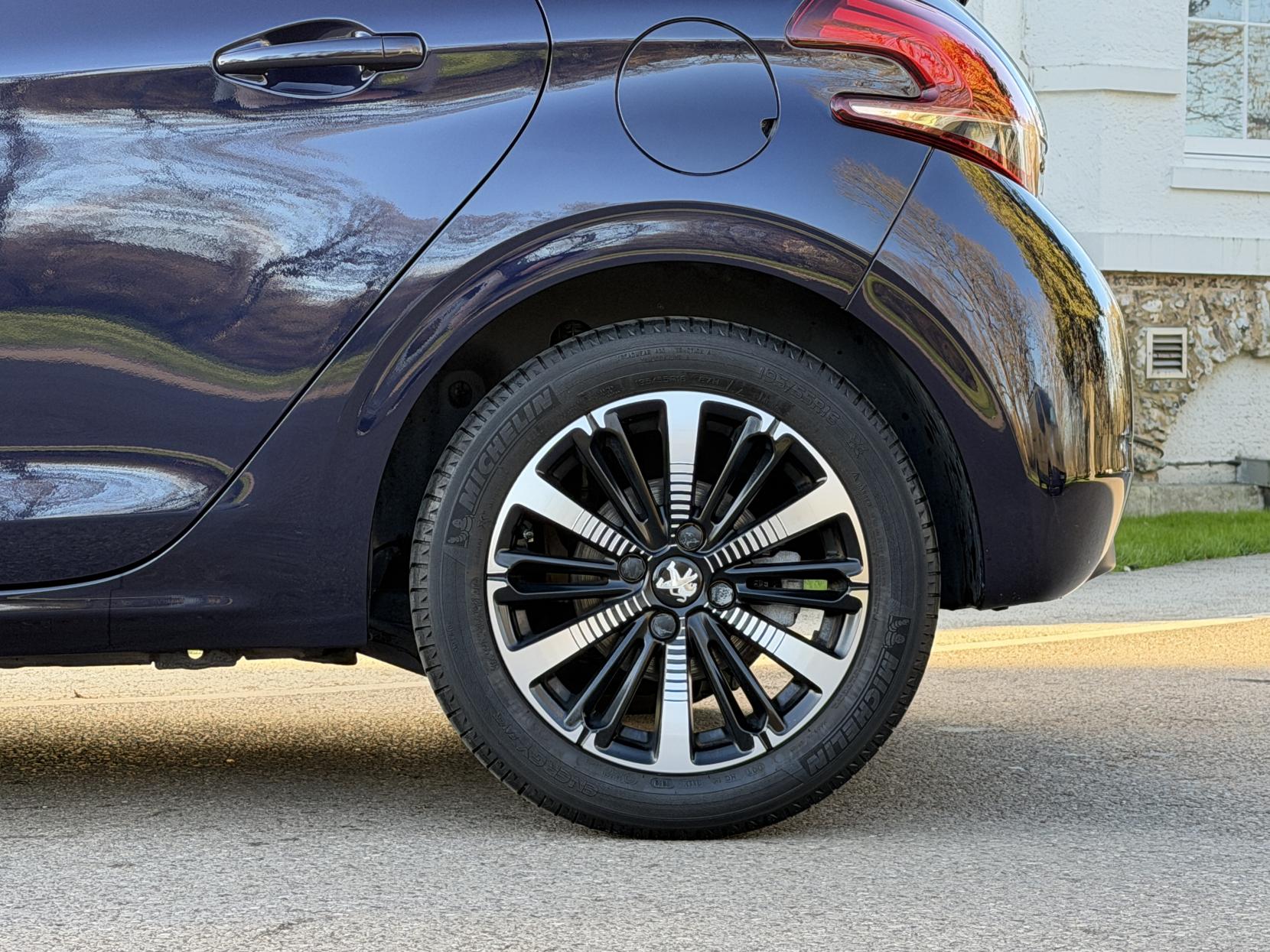 Peugeot 208 1.2 PureTech Tech Edition Hatchback 5dr Petrol Manual Euro 6 (s/s) (110 ps)