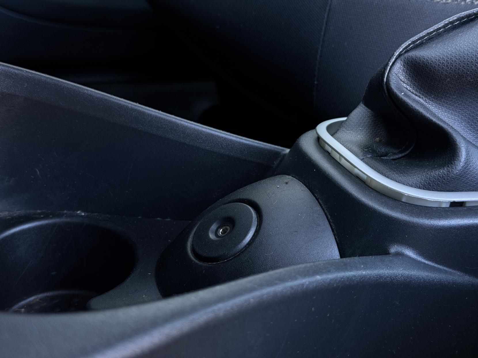 Nissan Micra 1.2 16v Visia Hatchback 3dr Petrol Manual (139 g/km, 79 bhp)