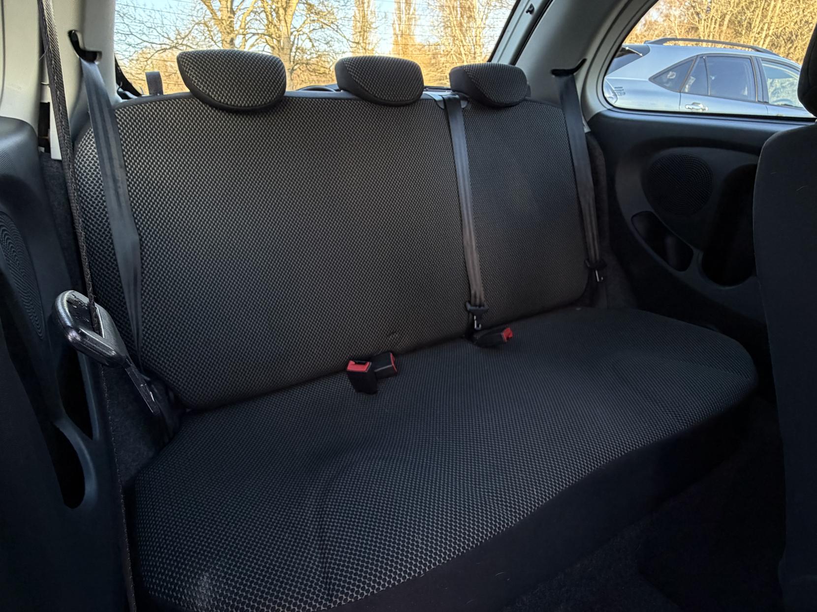 Nissan Micra 1.2 16v Visia Hatchback 3dr Petrol Manual (139 g/km, 79 bhp)