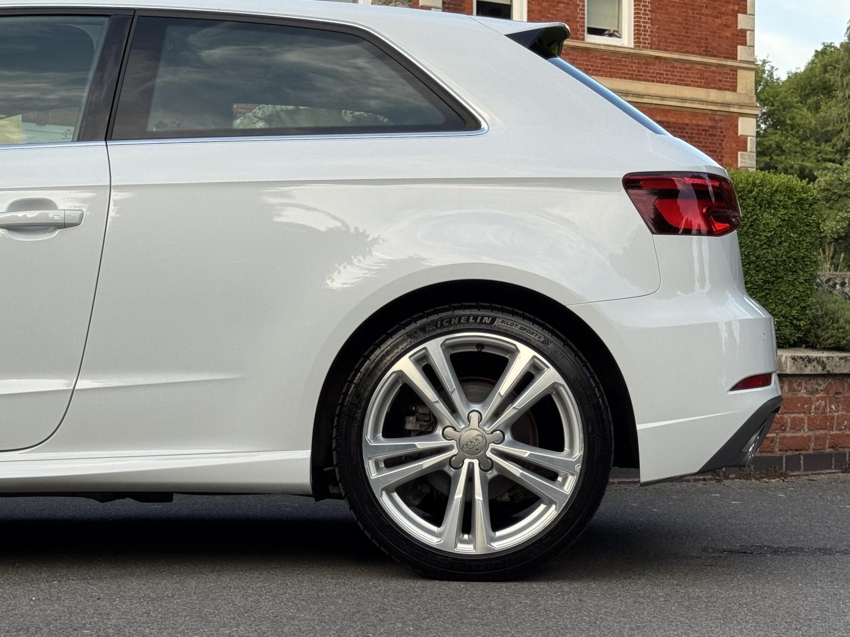 Audi A3 2.0 TDI S line Hatchback 3dr Diesel S Tronic Auto 6Spd quattro Euro 6 (s/s) (184 ps)