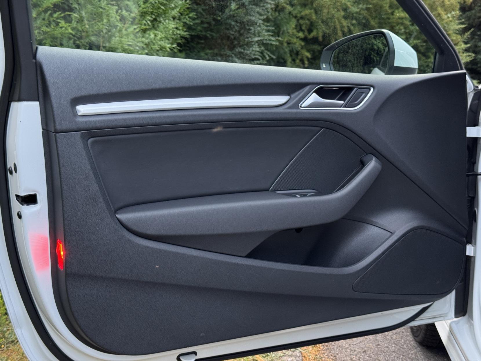 Audi A3 2.0 TDI S line Hatchback 3dr Diesel S Tronic Auto 6Spd quattro Euro 6 (s/s) (184 ps)