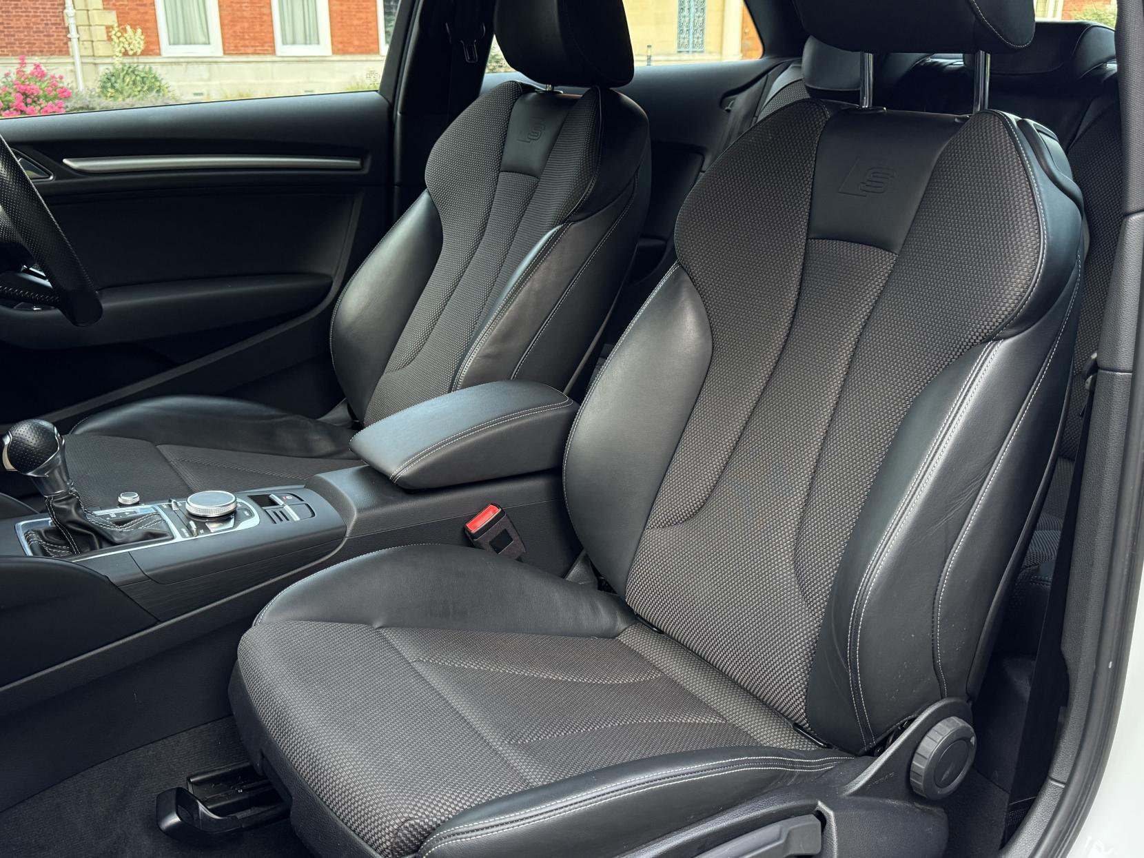 Audi A3 2.0 TDI S line Hatchback 3dr Diesel S Tronic Auto 6Spd quattro Euro 6 (s/s) (184 ps)