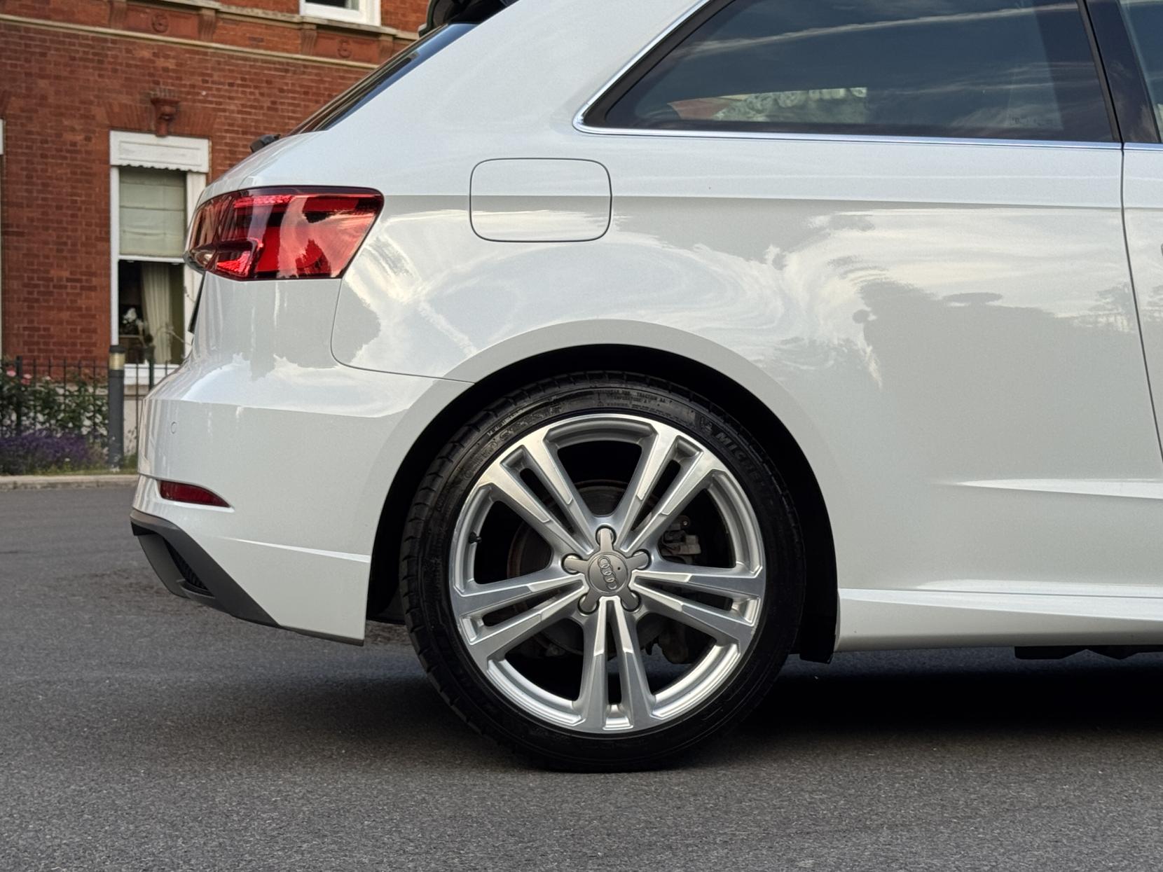 Audi A3 2.0 TDI S line Hatchback 3dr Diesel S Tronic Auto 6Spd quattro Euro 6 (s/s) (184 ps)