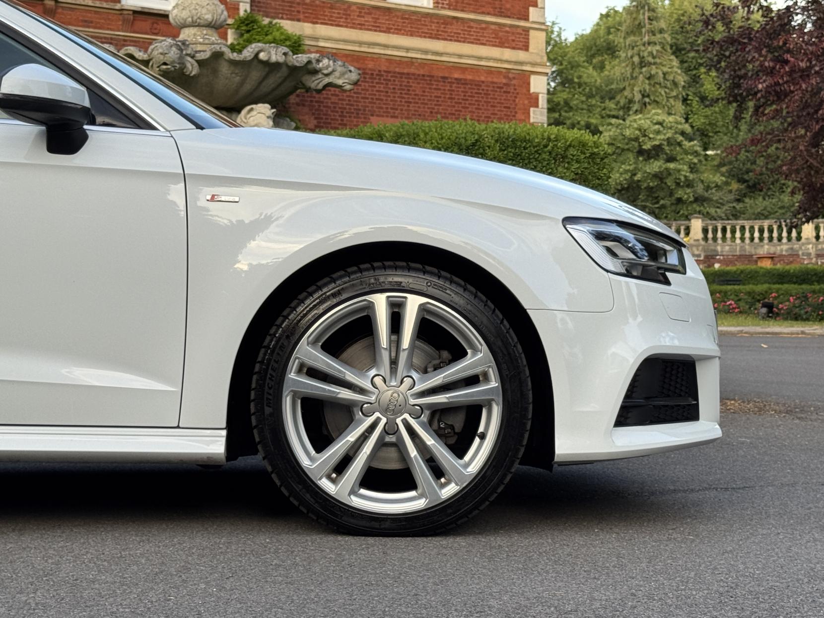 Audi A3 2.0 TDI S line Hatchback 3dr Diesel S Tronic Auto 6Spd quattro Euro 6 (s/s) (184 ps)