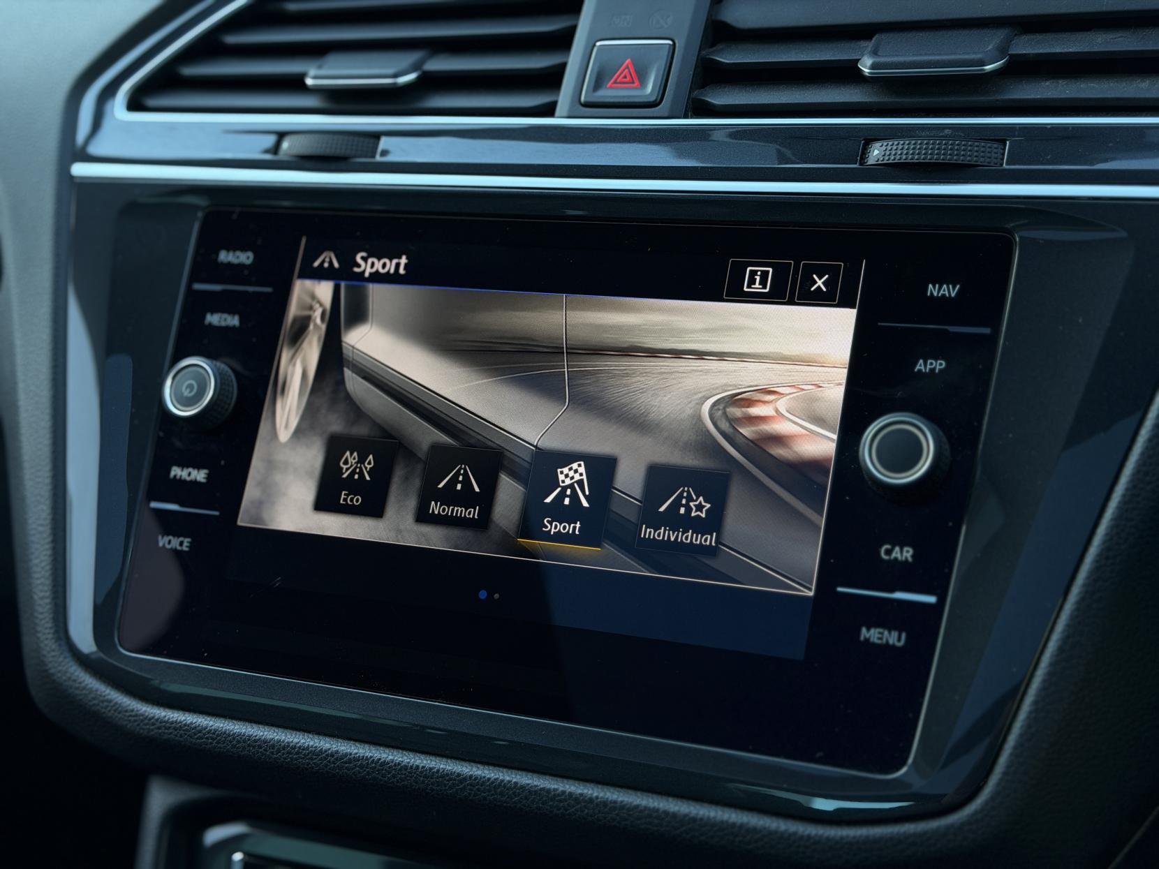 Volkswagen Tiguan 2.0 TDI R-Line SUV 5dr Diesel DSG 4Motion Euro 6 (s/s) (150 ps)