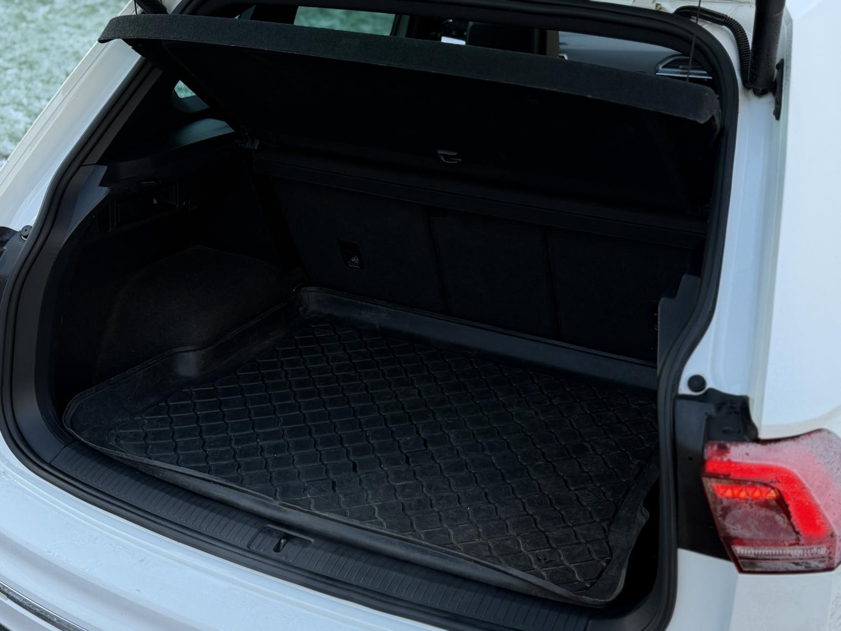 Volkswagen Tiguan 2.0 TDI R-Line SUV 5dr Diesel DSG 4Motion Euro 6 (s/s) (150 ps)