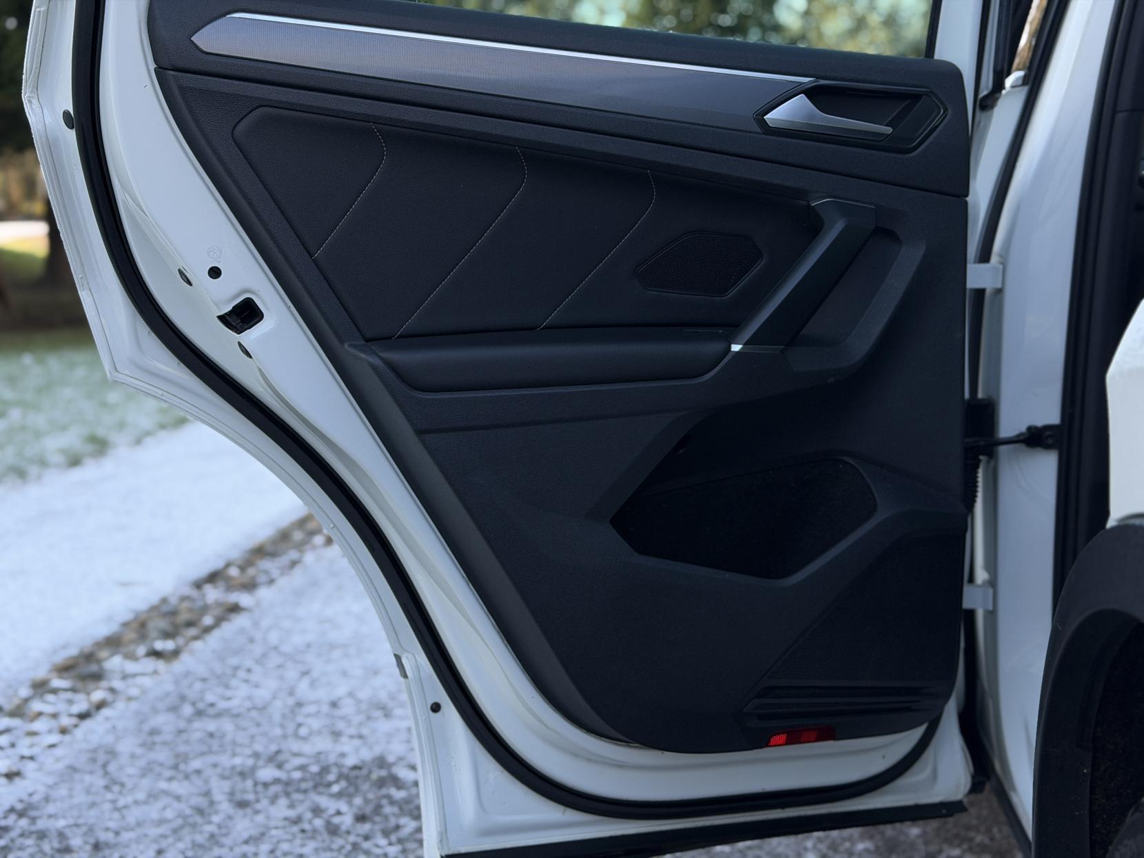 Volkswagen Tiguan 2.0 TDI R-Line SUV 5dr Diesel DSG 4Motion Euro 6 (s/s) (150 ps)