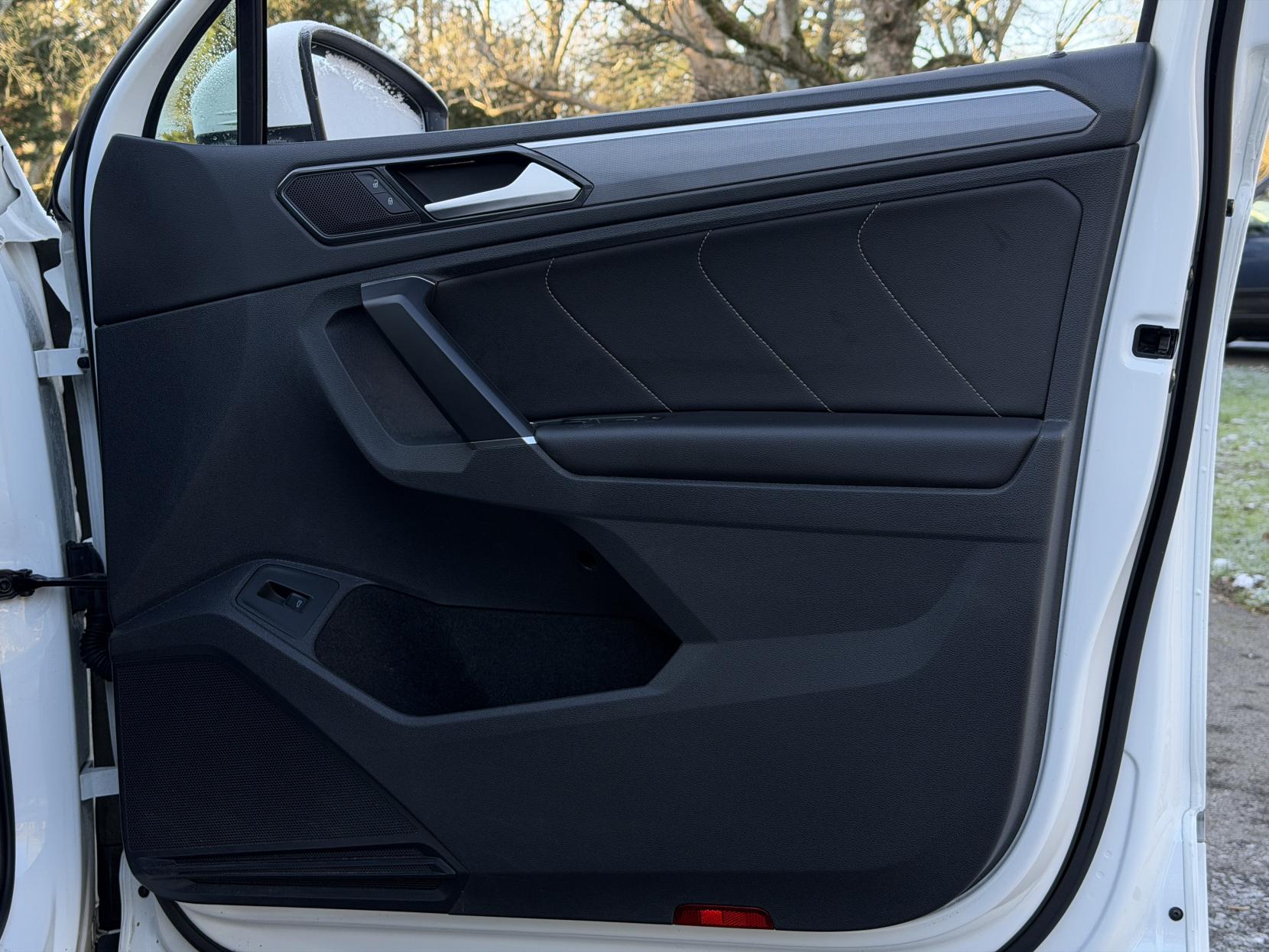 Volkswagen Tiguan 2.0 TDI R-Line SUV 5dr Diesel DSG 4Motion Euro 6 (s/s) (150 ps)