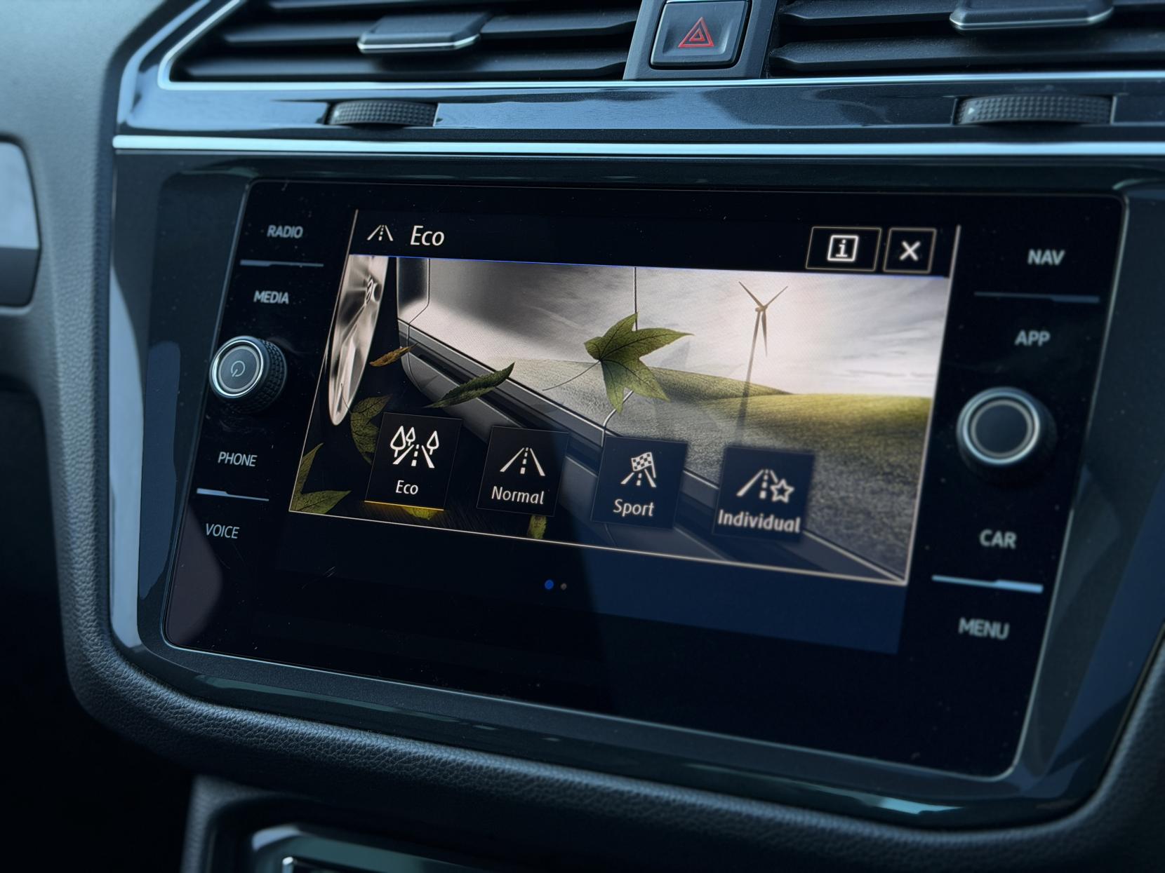 Volkswagen Tiguan 2.0 TDI R-Line SUV 5dr Diesel DSG 4Motion Euro 6 (s/s) (150 ps)