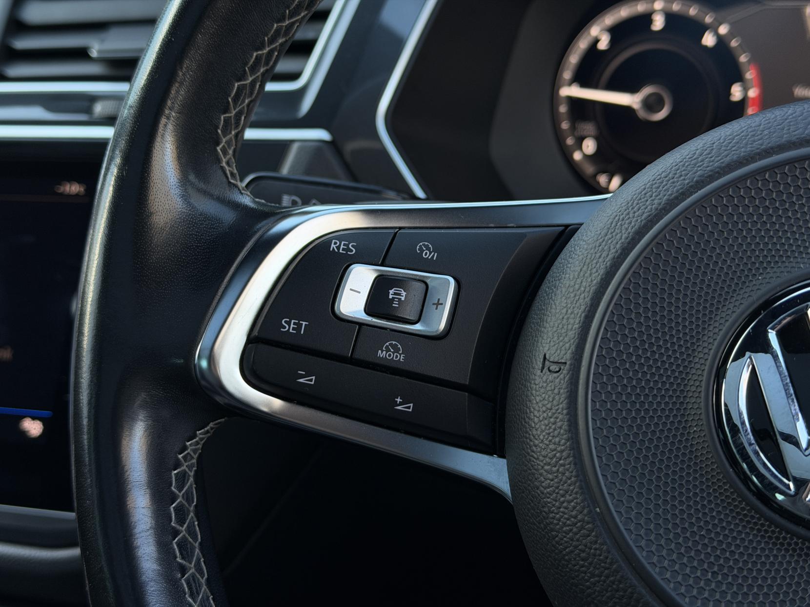 Volkswagen Tiguan 2.0 TDI R-Line SUV 5dr Diesel DSG 4Motion Euro 6 (s/s) (150 ps)