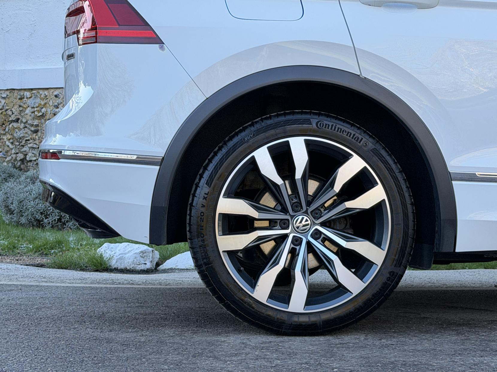 Volkswagen Tiguan 2.0 TDI R-Line SUV 5dr Diesel DSG 4Motion Euro 6 (s/s) (150 ps)