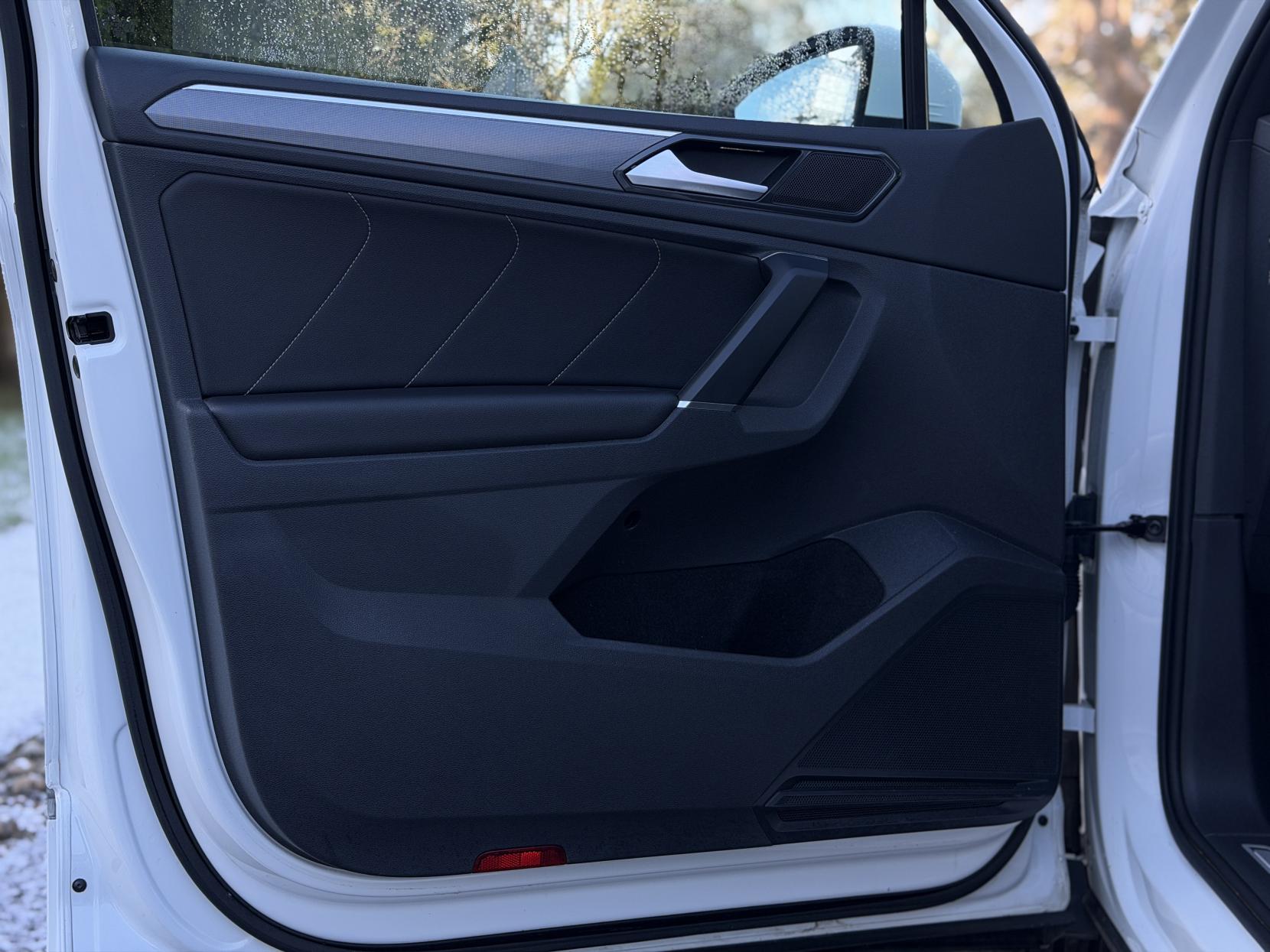 Volkswagen Tiguan 2.0 TDI R-Line SUV 5dr Diesel DSG 4Motion Euro 6 (s/s) (150 ps)