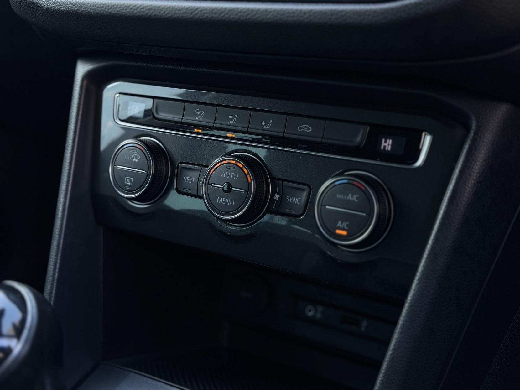 Volkswagen Tiguan 2.0 TDI BlueMotion Tech SE SUV 5dr Diesel Manual Euro 6 (s/s) (150 ps)