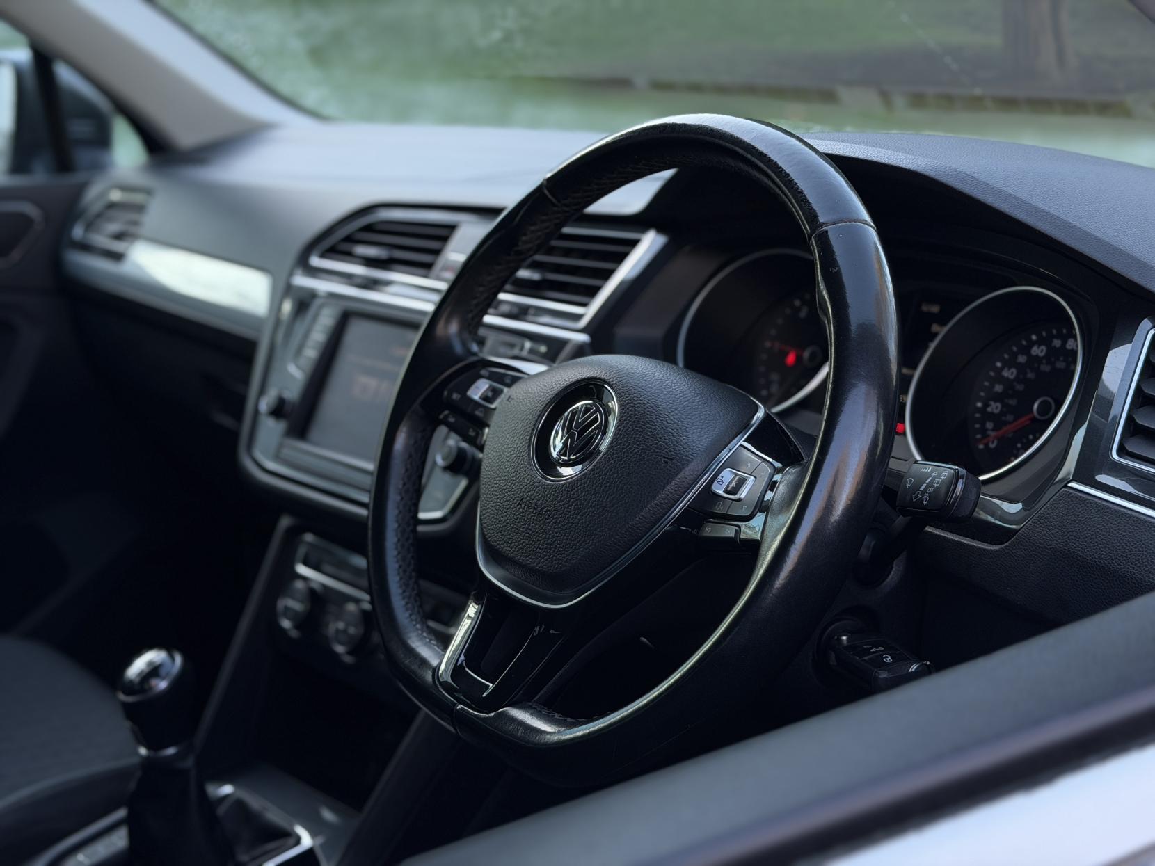 Volkswagen Tiguan 2.0 TDI BlueMotion Tech SE SUV 5dr Diesel Manual Euro 6 (s/s) (150 ps)