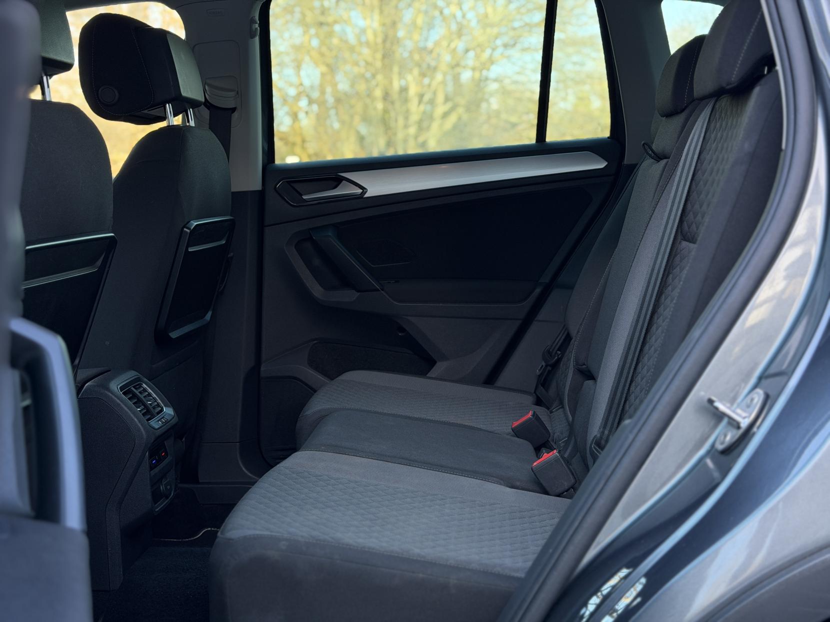 Volkswagen Tiguan 2.0 TDI BlueMotion Tech SE SUV 5dr Diesel Manual Euro 6 (s/s) (150 ps)