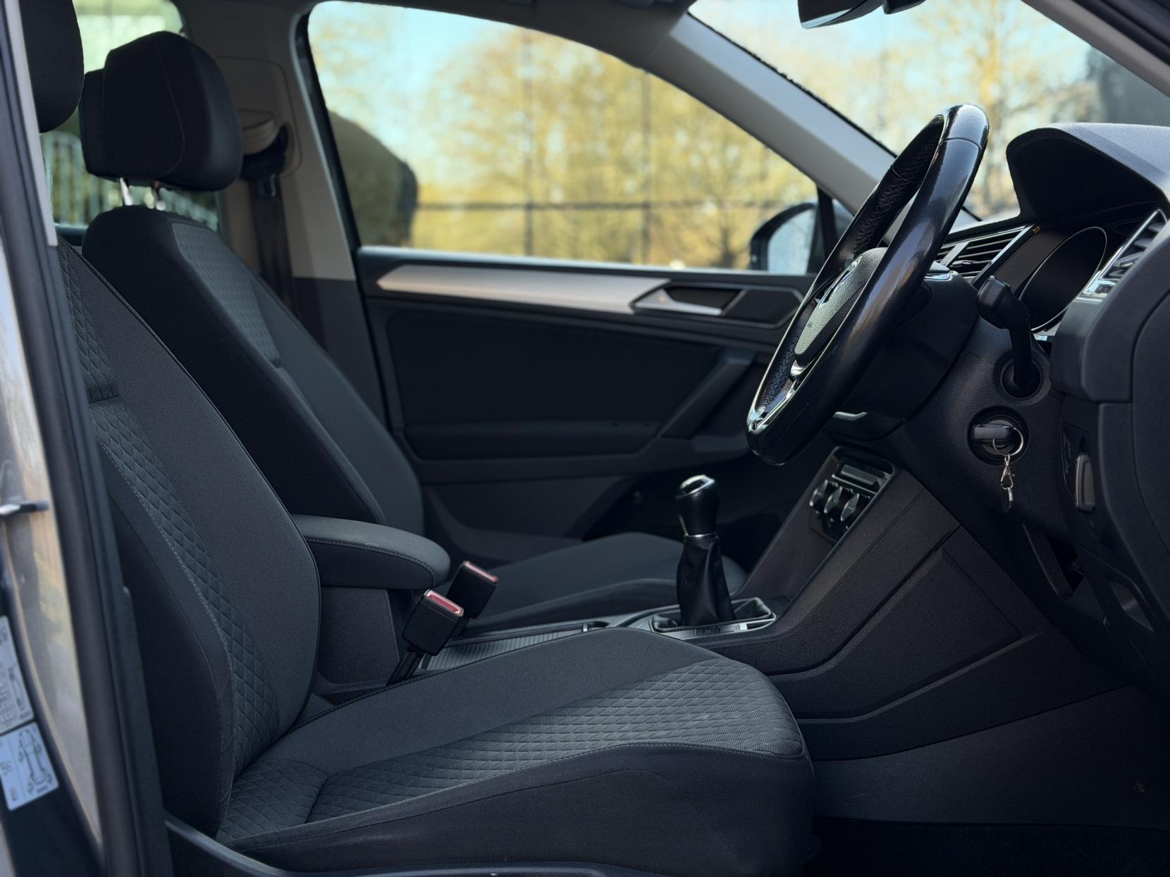 Volkswagen Tiguan 2.0 TDI BlueMotion Tech SE SUV 5dr Diesel Manual Euro 6 (s/s) (150 ps)