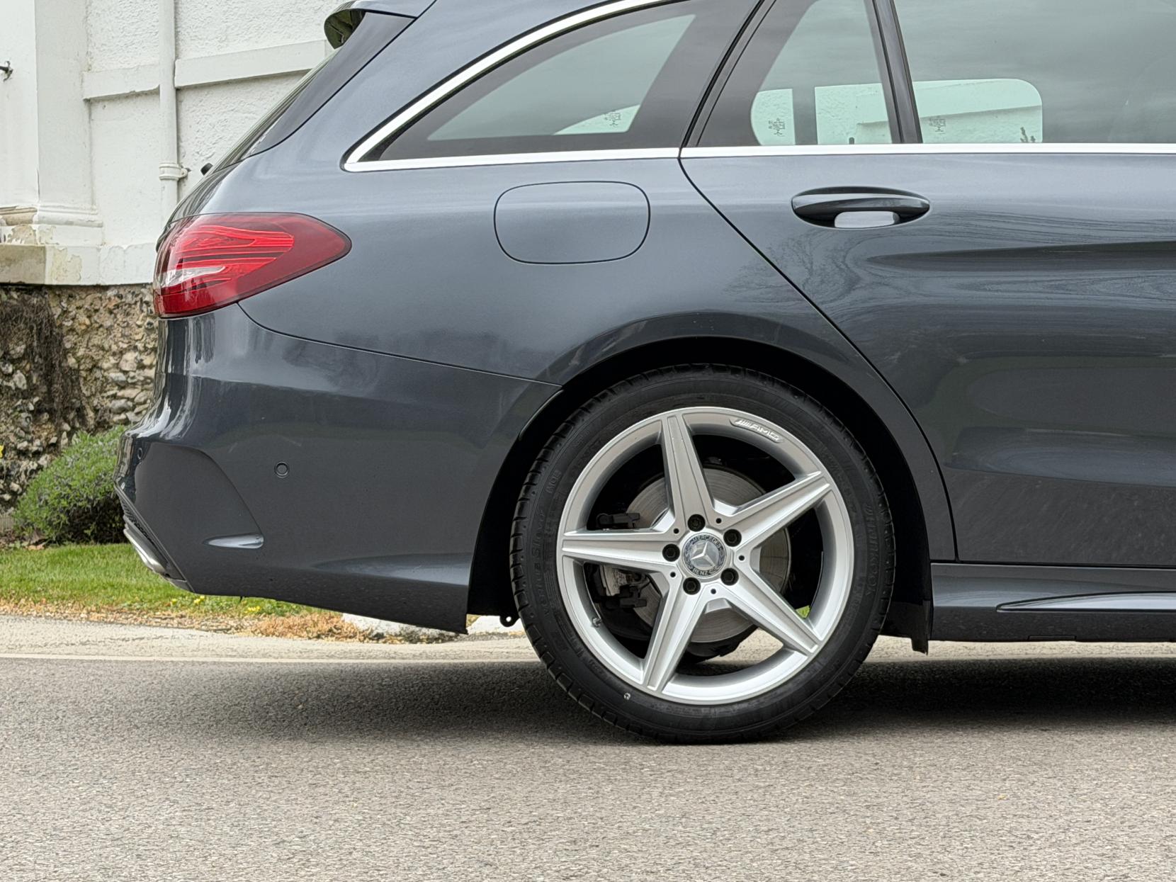 Mercedes-Benz C Class 2.0 C200 AMG Line Estate 5dr Petrol 7G-Tronic+ Euro 6 (s/s) (184 ps)