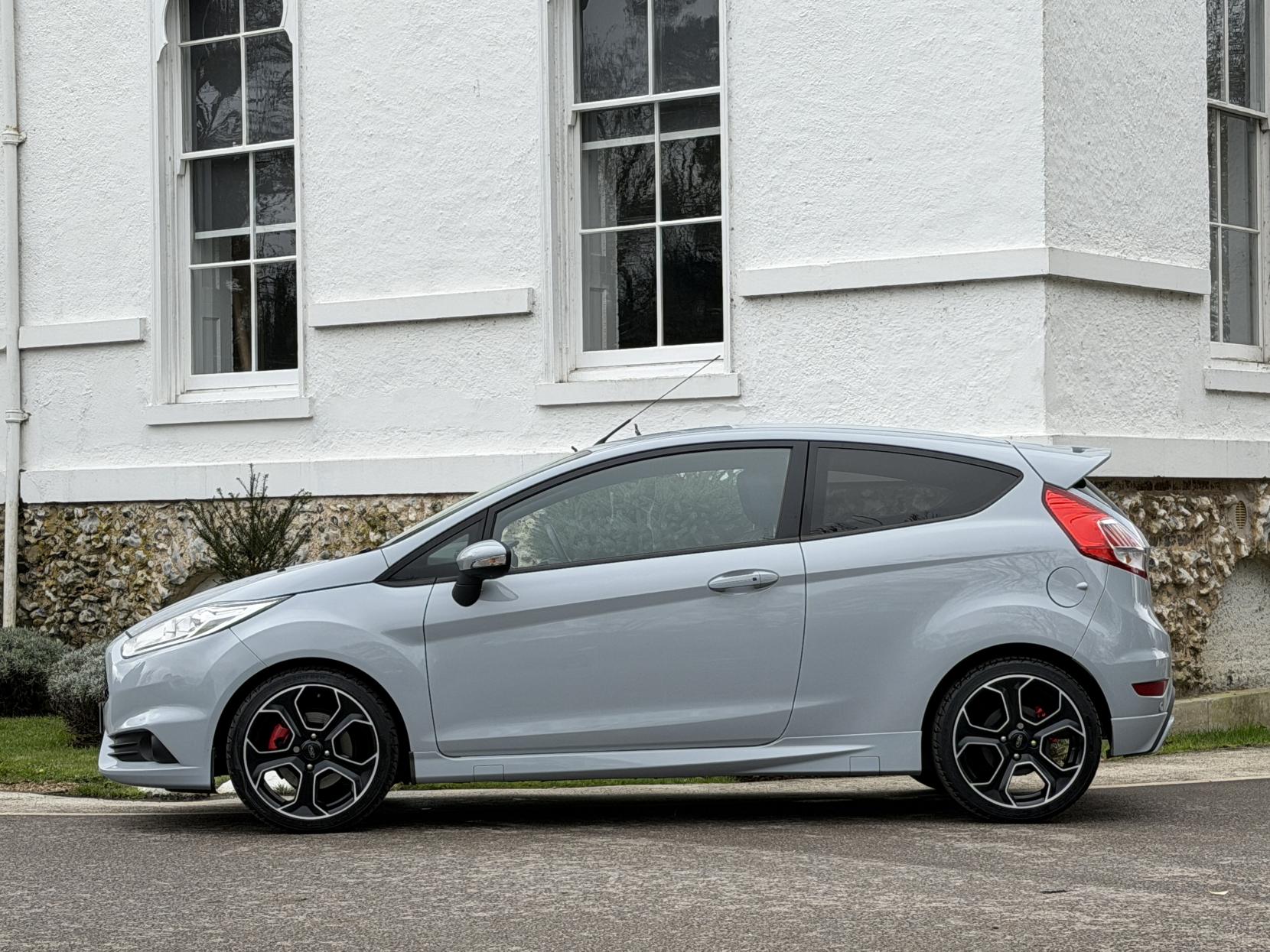 Ford Fiesta 1.6T EcoBoost ST-200 Hatchback 3dr Petrol Manual Euro 6 (200 ps)