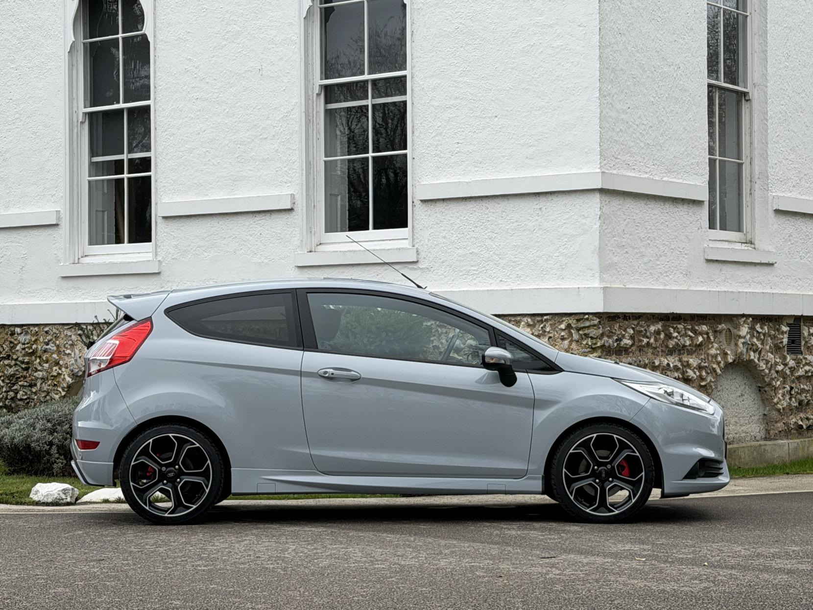 Ford Fiesta 1.6T EcoBoost ST-200 Hatchback 3dr Petrol Manual Euro 6 (200 ps)