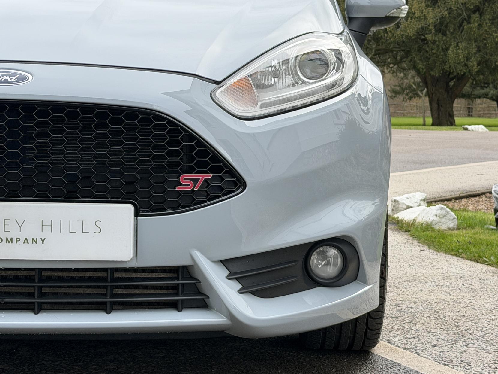 Ford Fiesta 1.6T EcoBoost ST-200 Hatchback 3dr Petrol Manual Euro 6 (200 ps)