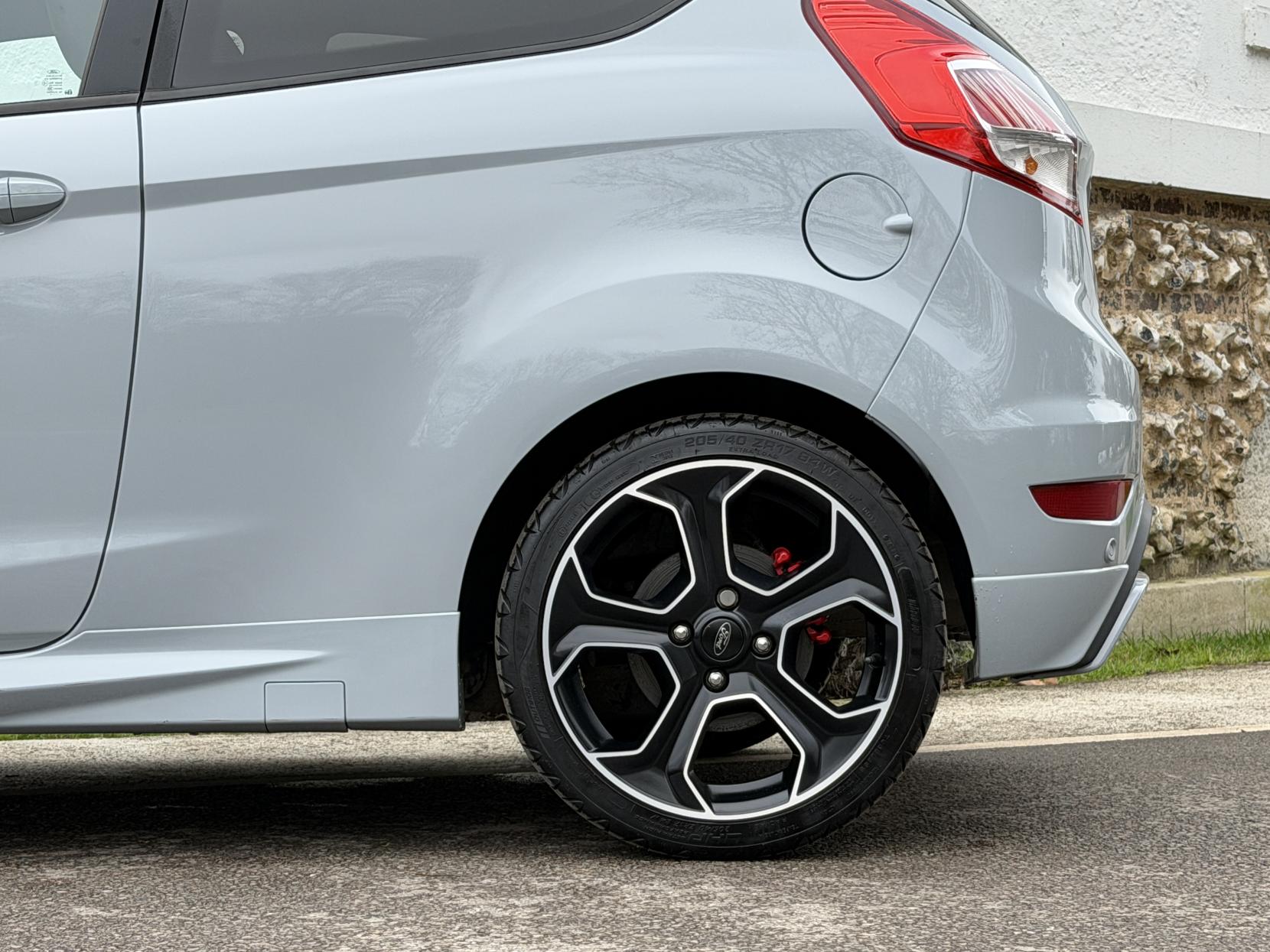 Ford Fiesta 1.6T EcoBoost ST-200 Hatchback 3dr Petrol Manual Euro 6 (200 ps)