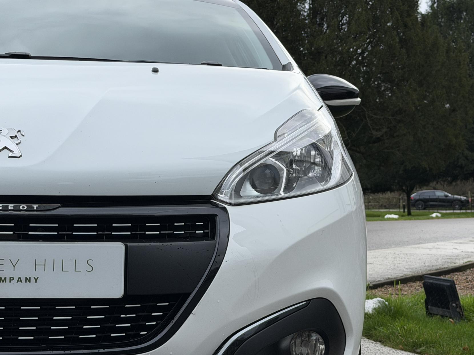 Peugeot 208 1.2 PureTech Black Edition Hatchback 3dr Petrol Manual Euro 6 (82 ps)