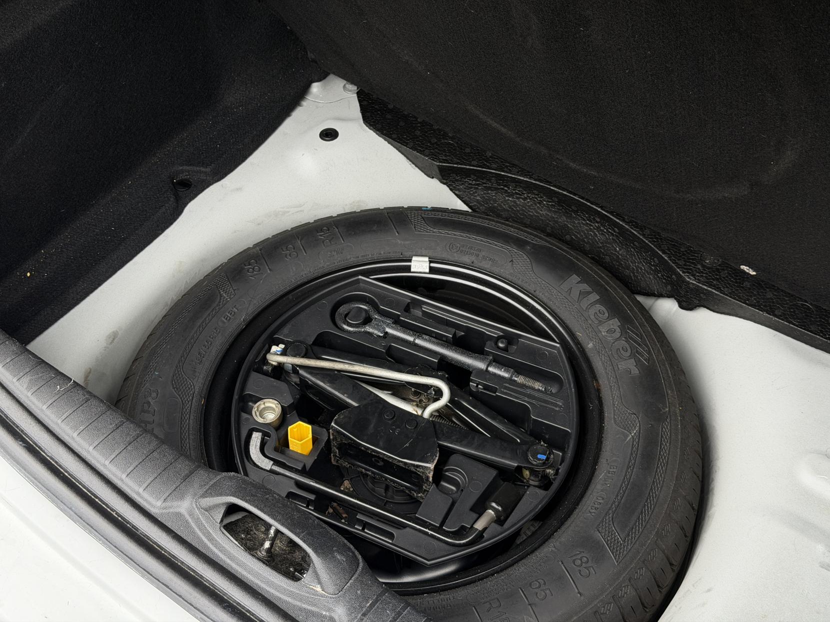 Peugeot 208 1.2 PureTech Black Edition Hatchback 3dr Petrol Manual Euro 6 (82 ps)