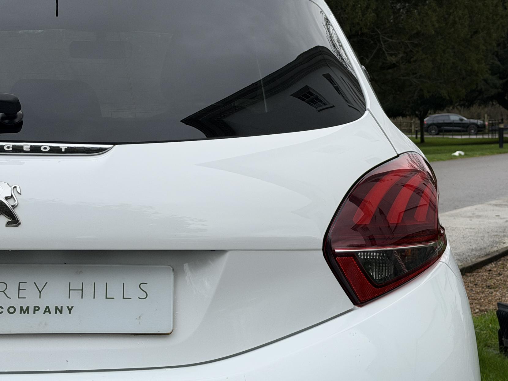 Peugeot 208 1.2 PureTech Black Edition Hatchback 3dr Petrol Manual Euro 6 (82 ps)