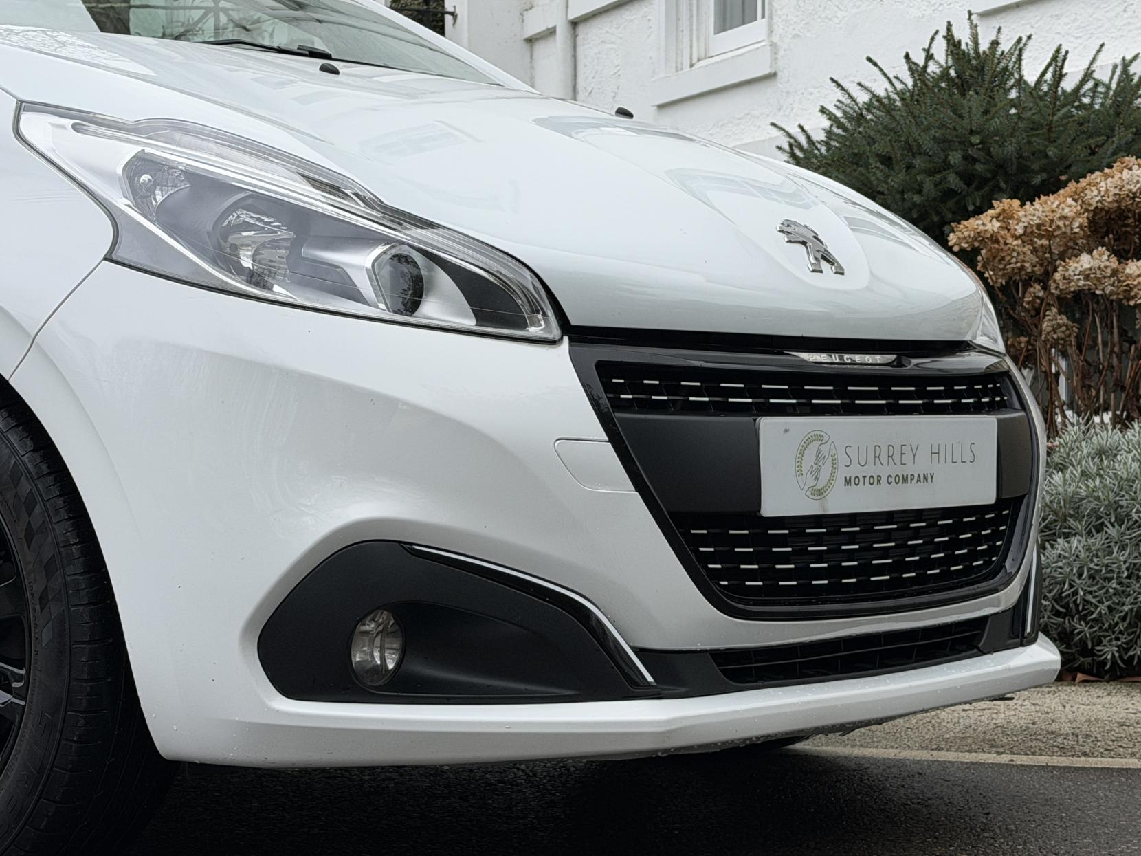 Peugeot 208 1.2 PureTech Black Edition Hatchback 3dr Petrol Manual Euro 6 (82 ps)