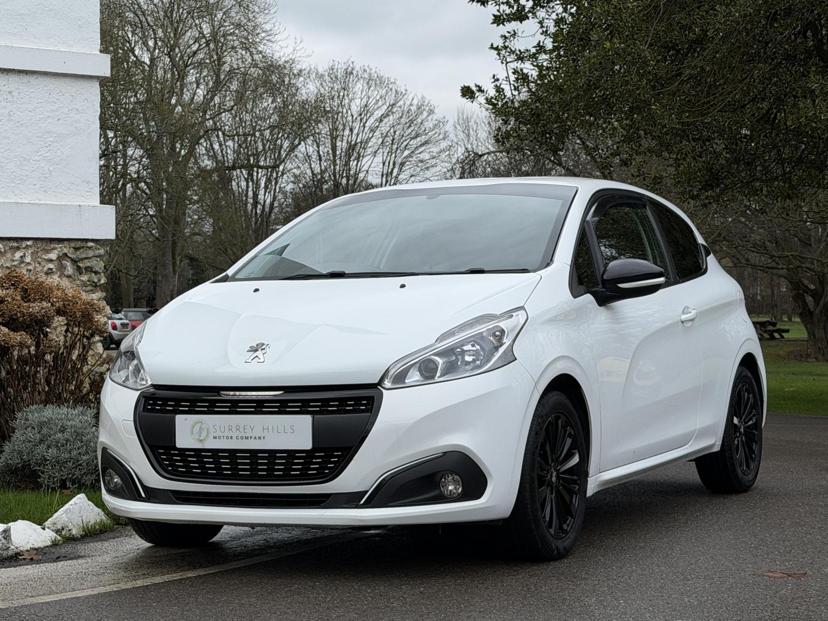Peugeot 208 1.2 PureTech Black Edition Hatchback 3dr Petrol Manual Euro 6 (82 ps)