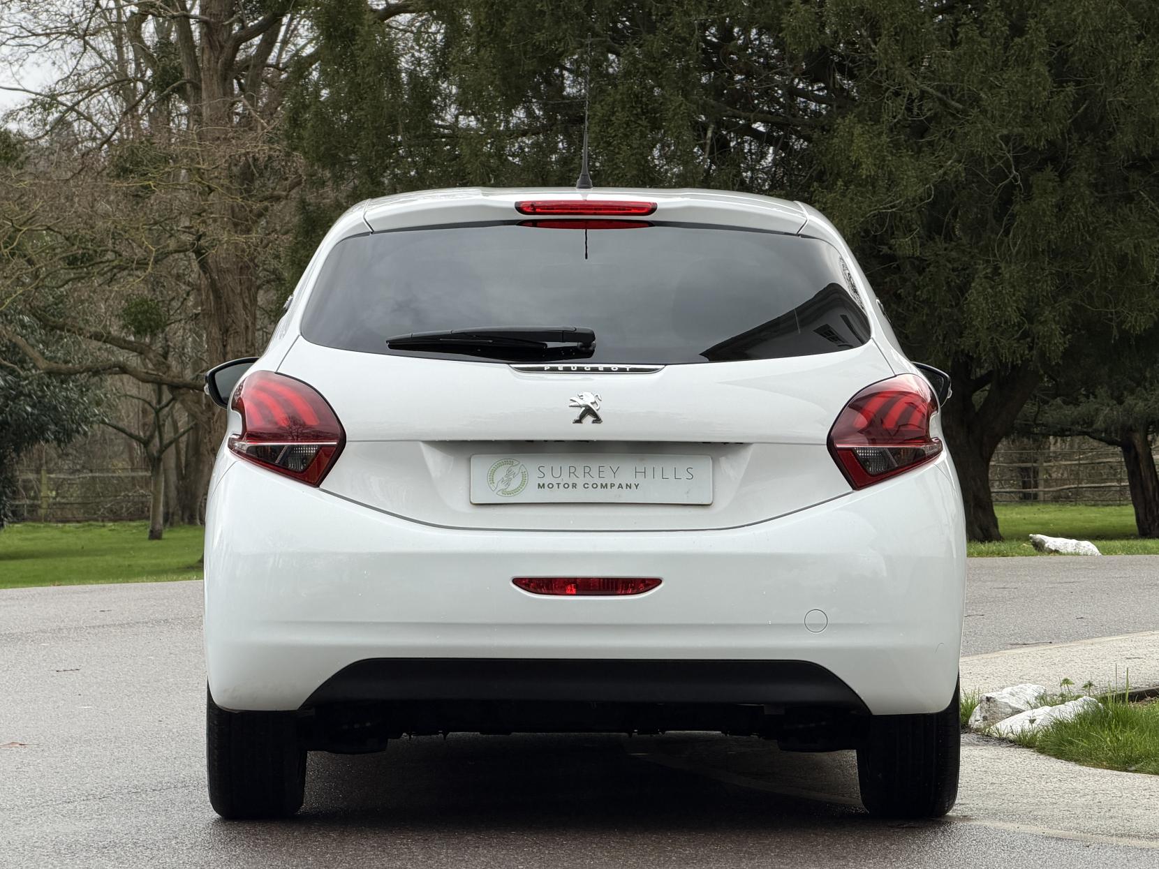 Peugeot 208 1.2 PureTech Black Edition Hatchback 3dr Petrol Manual Euro 6 (82 ps)