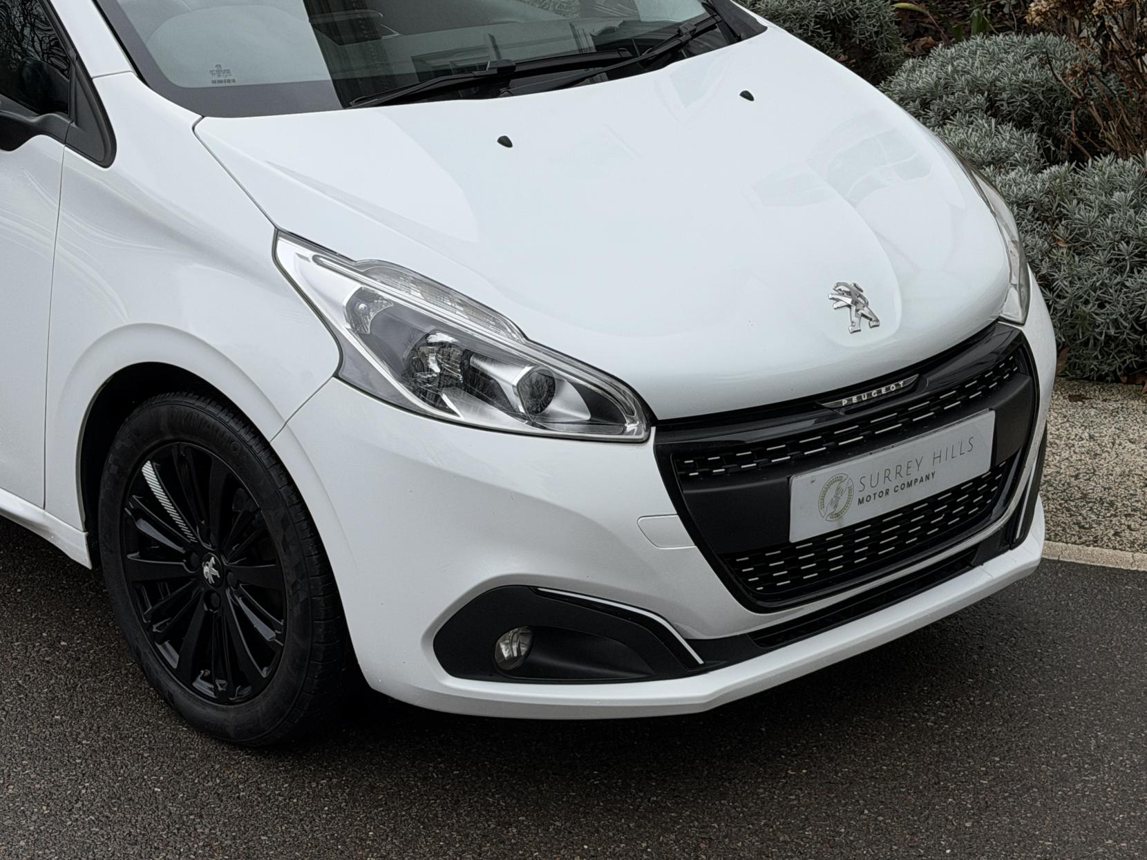 Peugeot 208 1.2 PureTech Black Edition Hatchback 3dr Petrol Manual Euro 6 (82 ps)
