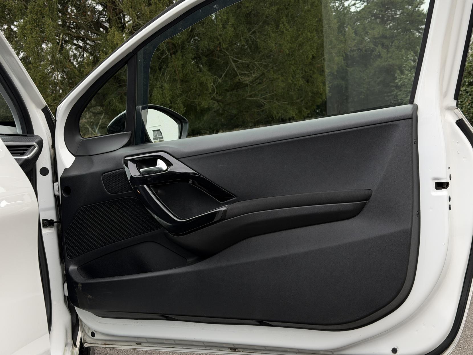 Peugeot 208 1.2 PureTech Black Edition Hatchback 3dr Petrol Manual Euro 6 (82 ps)