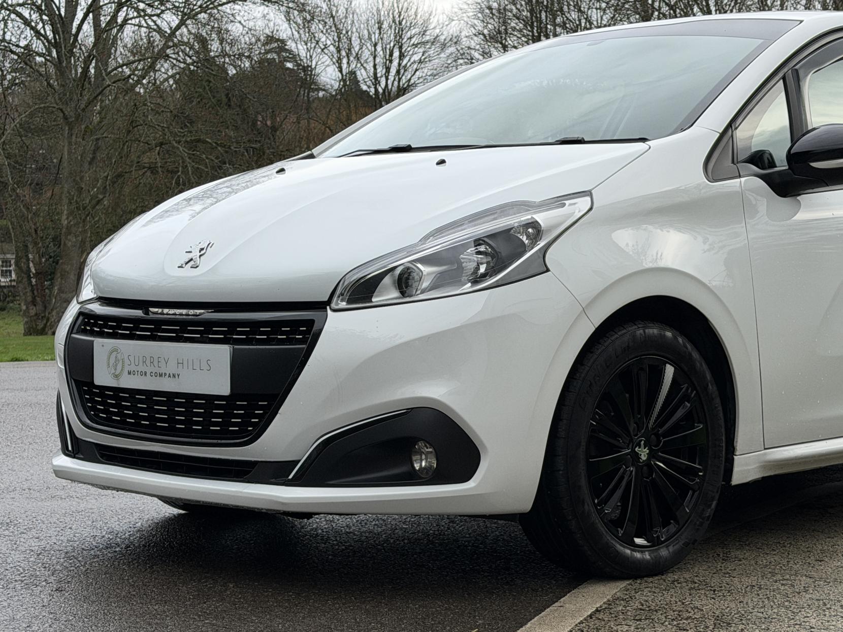 Peugeot 208 1.2 PureTech Black Edition Hatchback 3dr Petrol Manual Euro 6 (82 ps)