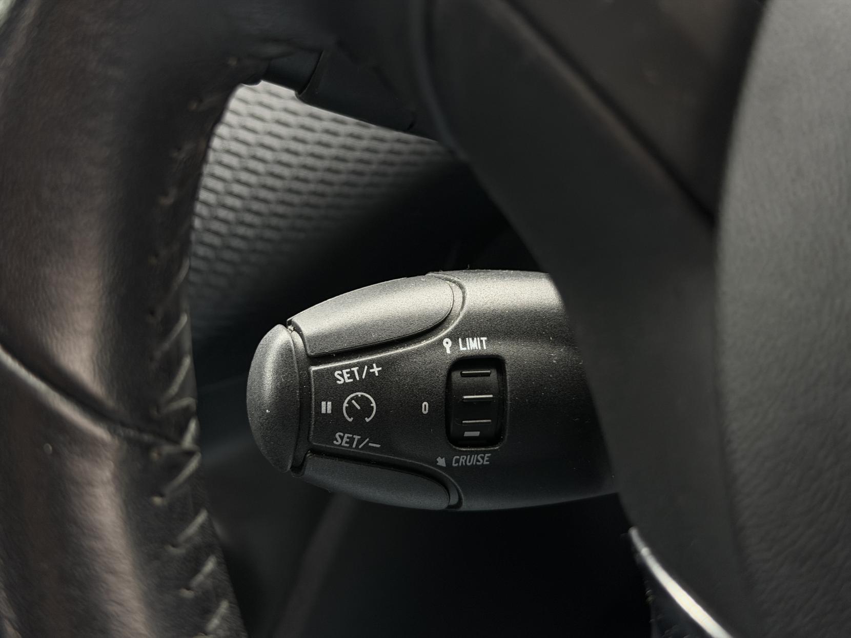 Peugeot 208 1.2 PureTech Black Edition Hatchback 3dr Petrol Manual Euro 6 (82 ps)