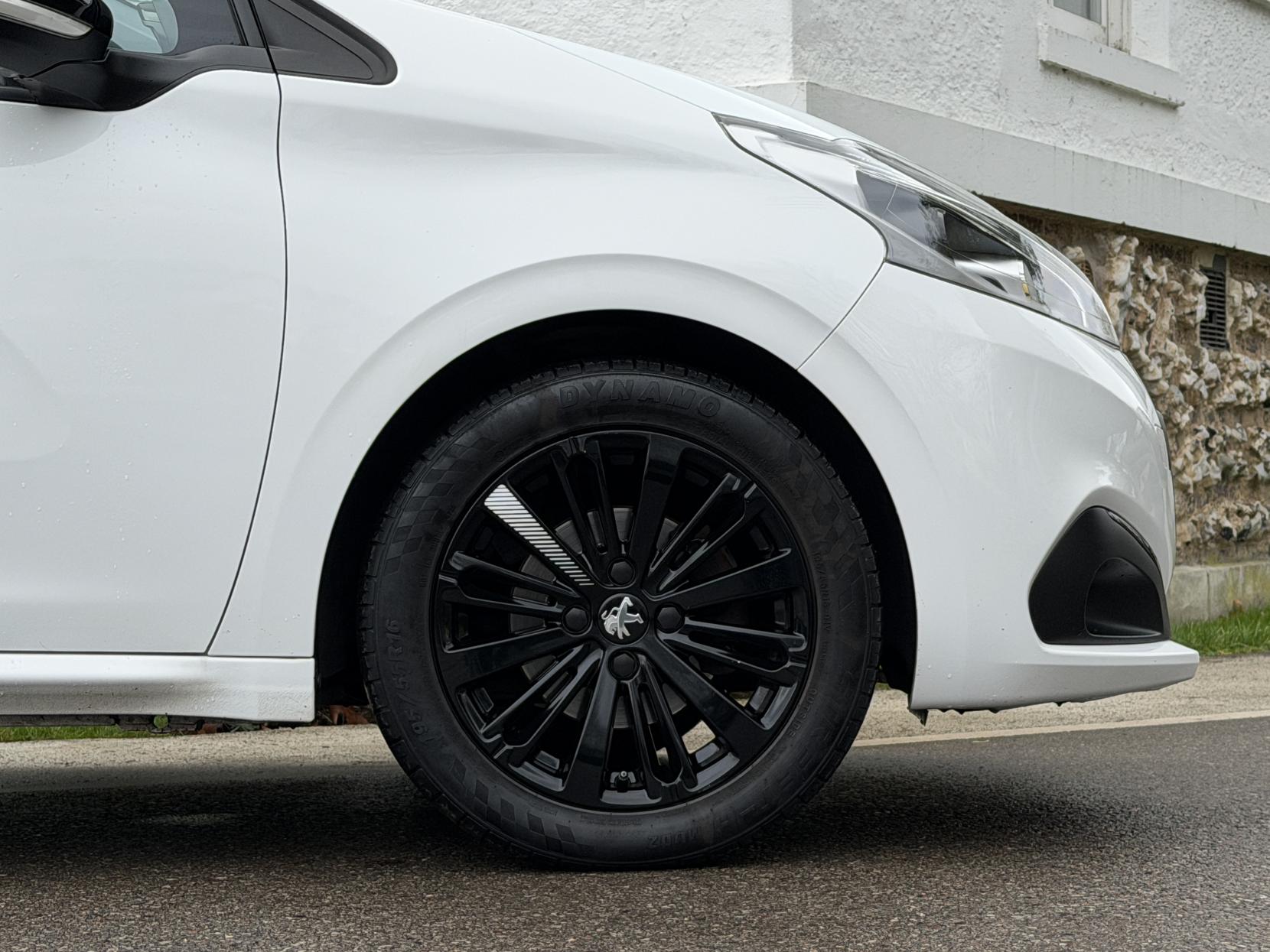 Peugeot 208 1.2 PureTech Black Edition Hatchback 3dr Petrol Manual Euro 6 (82 ps)