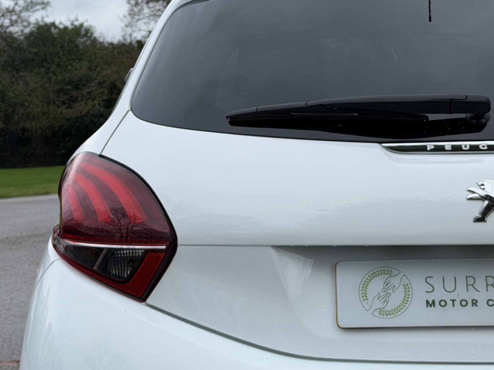 Peugeot 208 1.2 PureTech Black Edition Hatchback 3dr Petrol Manual Euro 6 (82 ps)