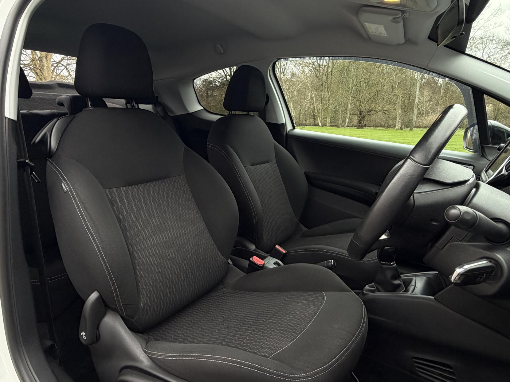 Peugeot 208 1.2 PureTech Black Edition Hatchback 3dr Petrol Manual Euro 6 (82 ps)