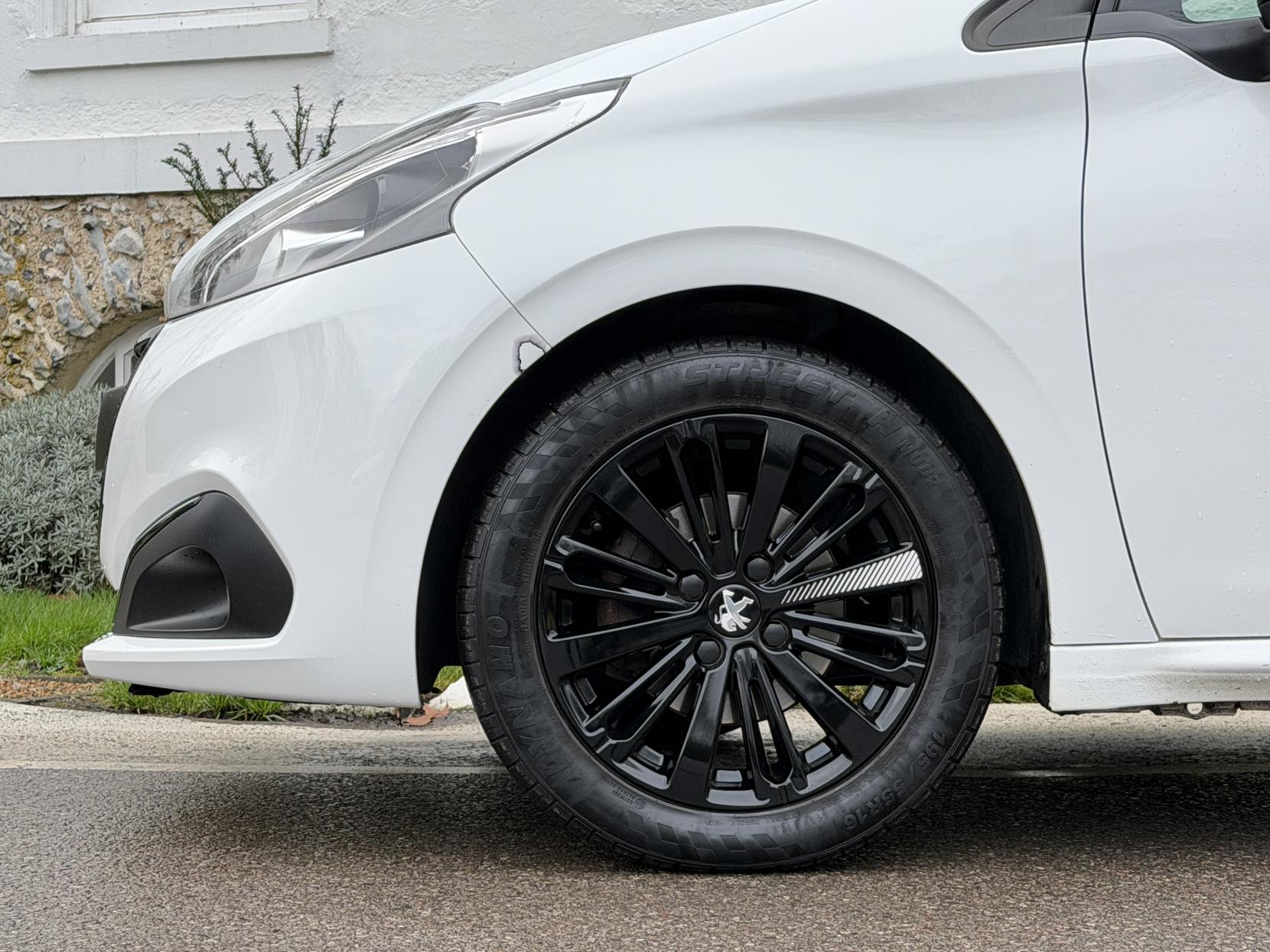 Peugeot 208 1.2 PureTech Black Edition Hatchback 3dr Petrol Manual Euro 6 (82 ps)