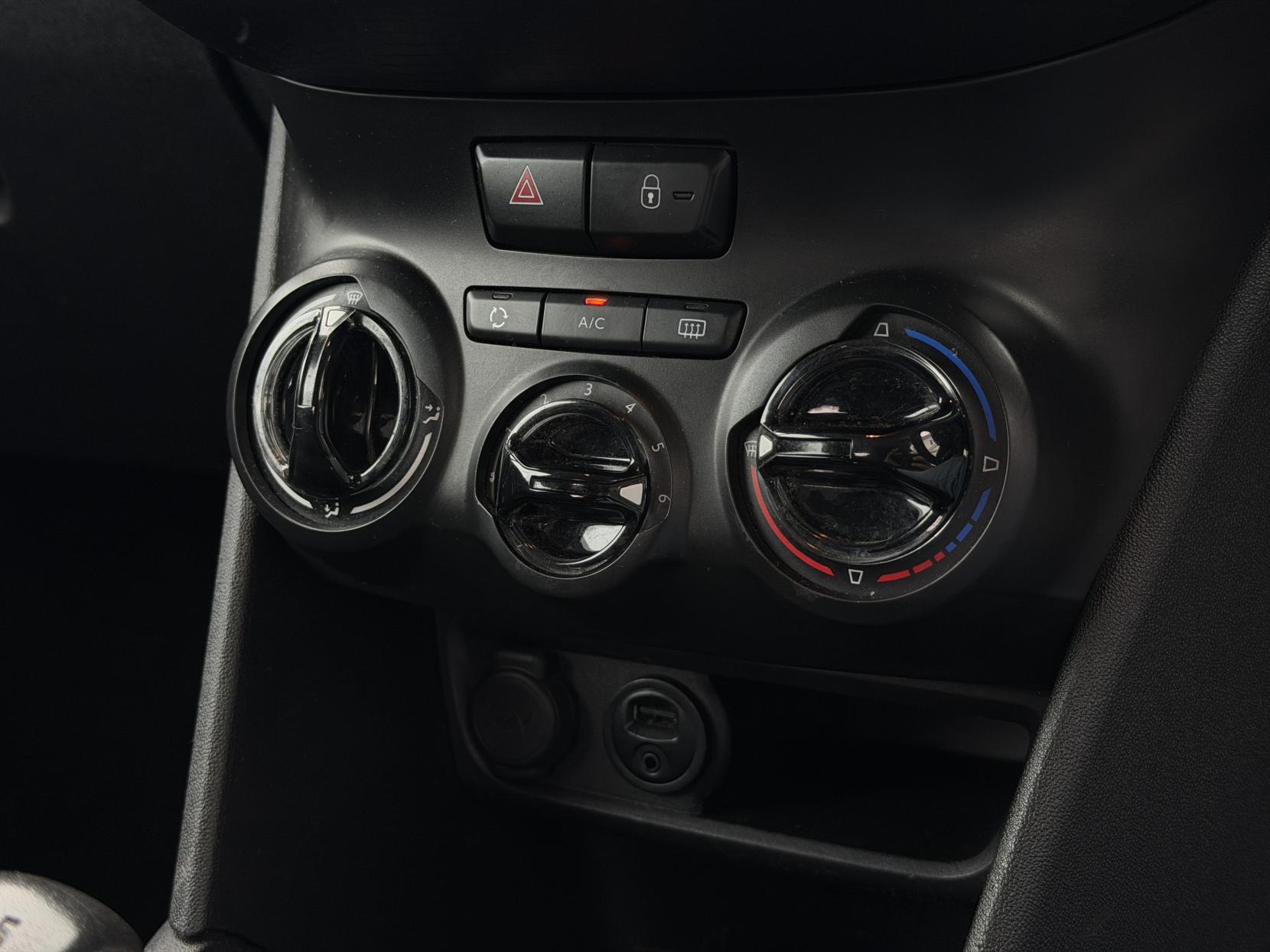 Peugeot 208 1.2 PureTech Black Edition Hatchback 3dr Petrol Manual Euro 6 (82 ps)