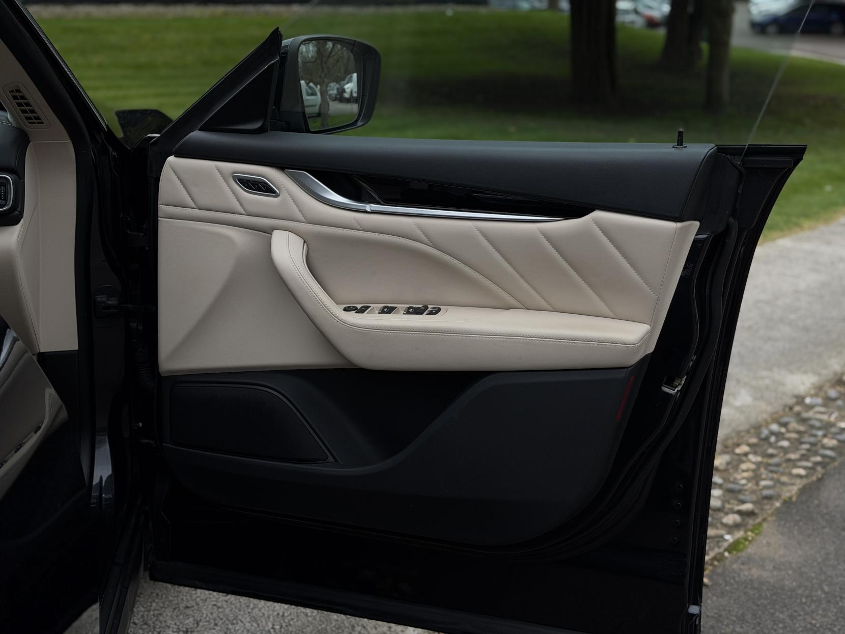 Maserati Levante 3.0 V6 GranSport Nerissimo SUV 5dr Petrol ZF 4WD Euro 6 (s/s) (350 ps)