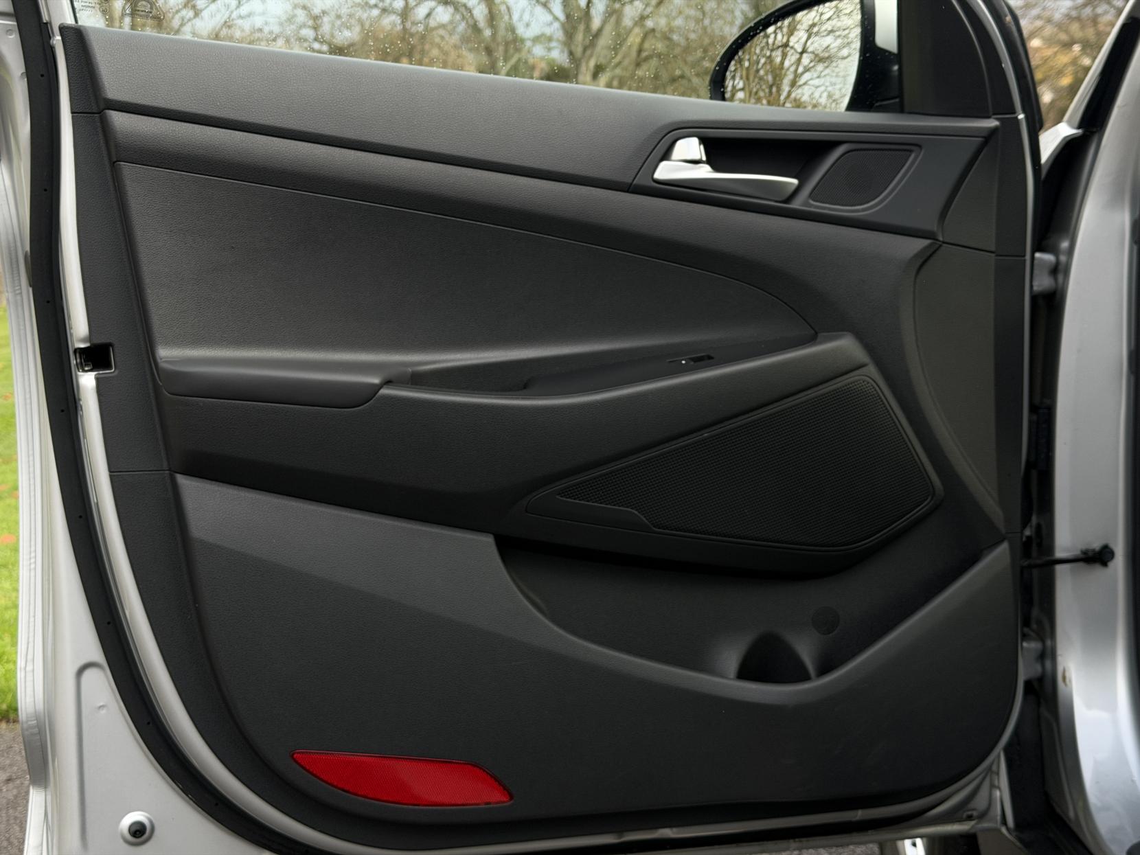 Hyundai TUCSON 1.6 GDi S Connect SUV 5dr Petrol Manual Euro 6 (s/s) (132 ps)