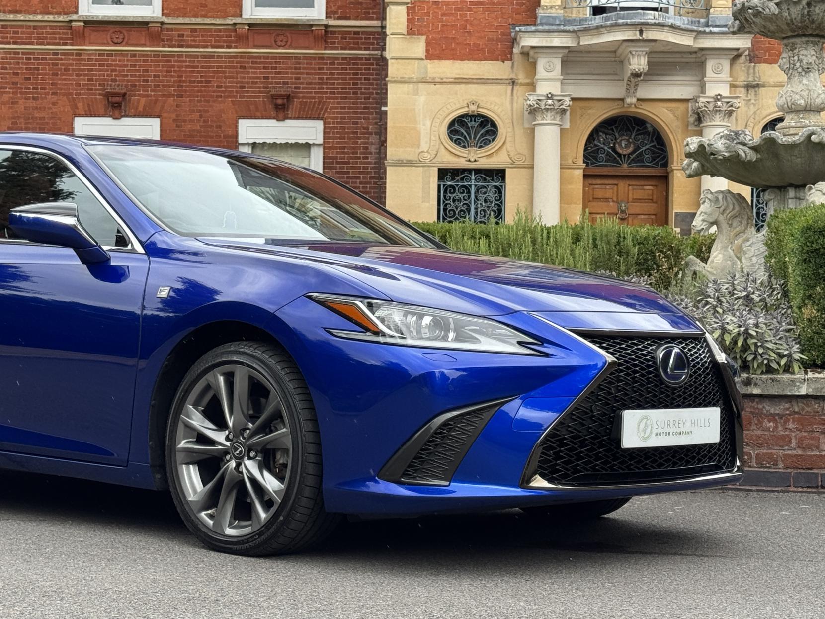 Lexus ES 2.5 300h F Sport Saloon 4dr Petrol Hybrid E-CVT Euro 6 (s/s) (218 ps)