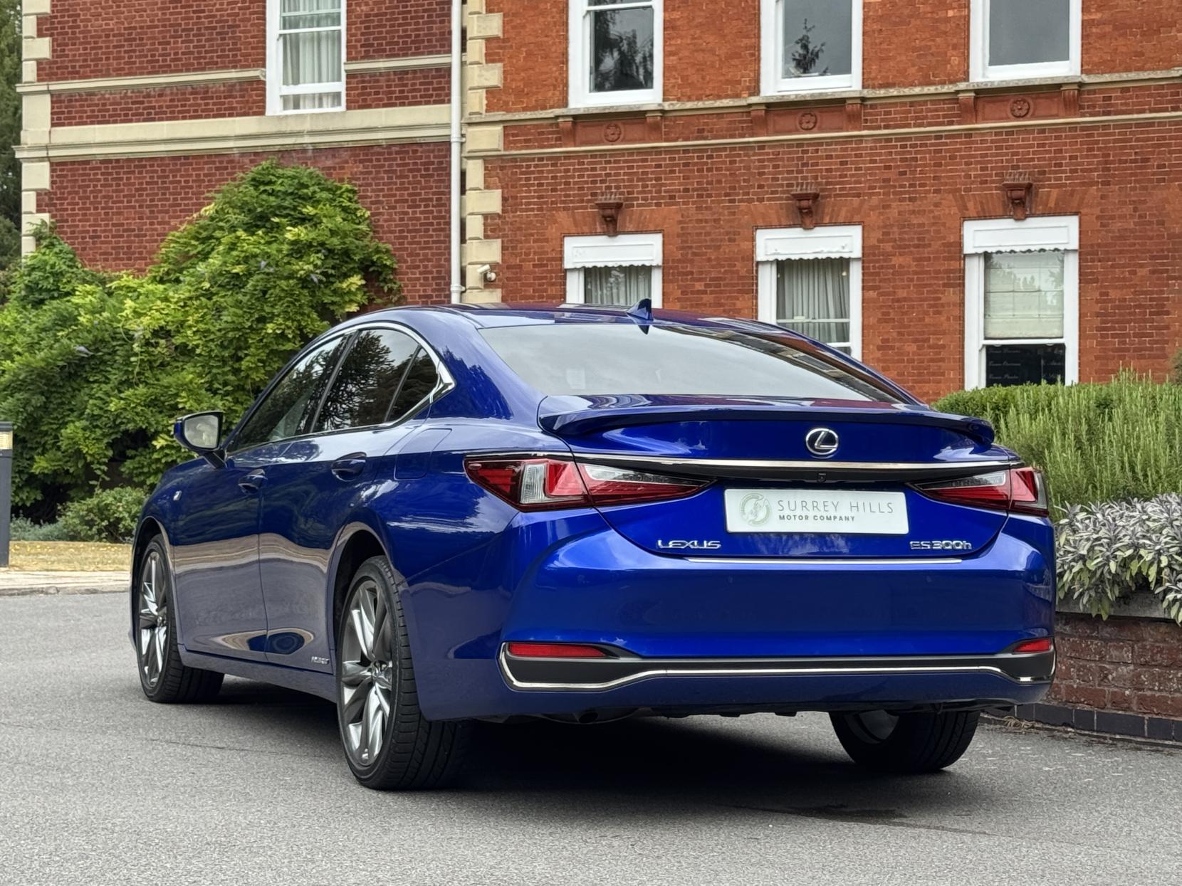 Lexus ES 2.5 300h F Sport Saloon 4dr Petrol Hybrid E-CVT Euro 6 (s/s) (218 ps)