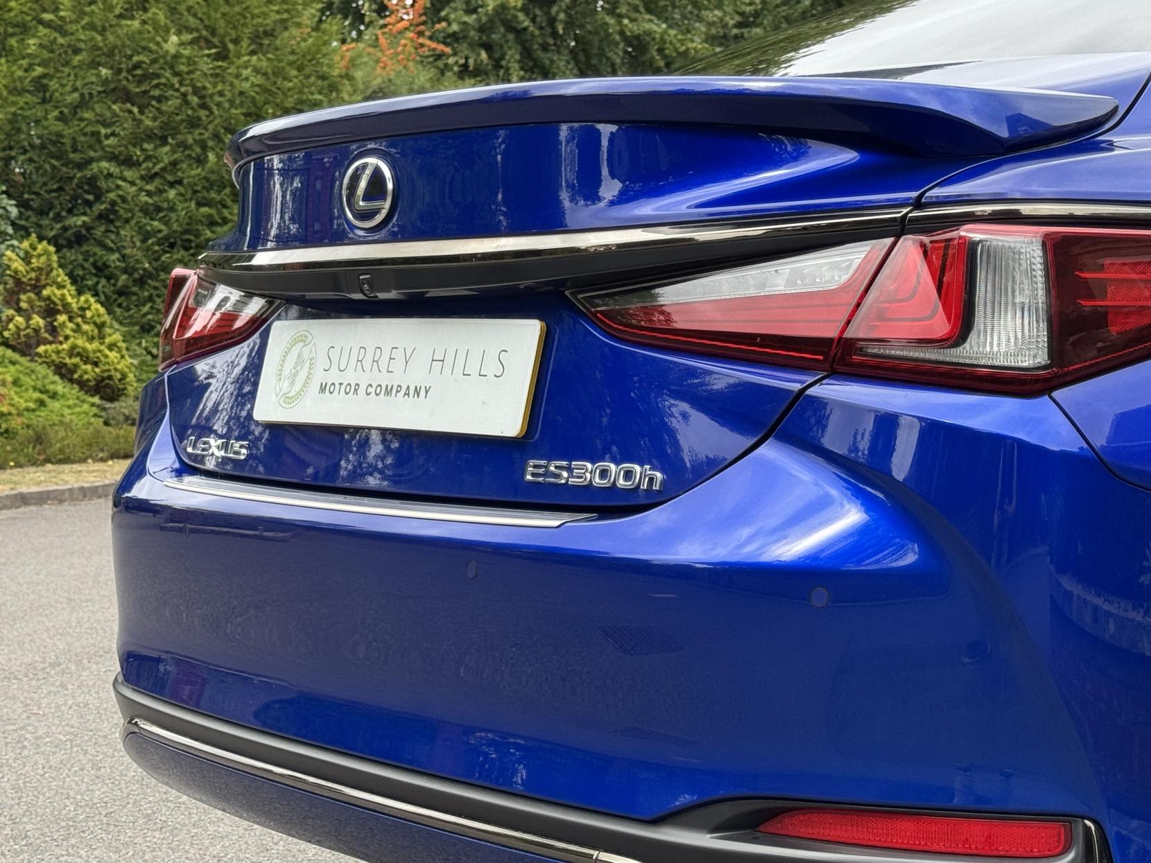 Lexus ES 2.5 300h F Sport Saloon 4dr Petrol Hybrid E-CVT Euro 6 (s/s) (218 ps)