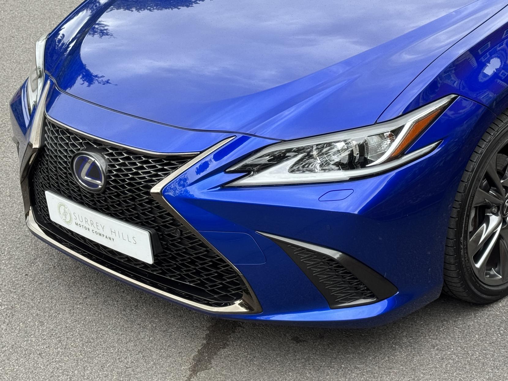 Lexus ES 2.5 300h F Sport Saloon 4dr Petrol Hybrid E-CVT Euro 6 (s/s) (218 ps)