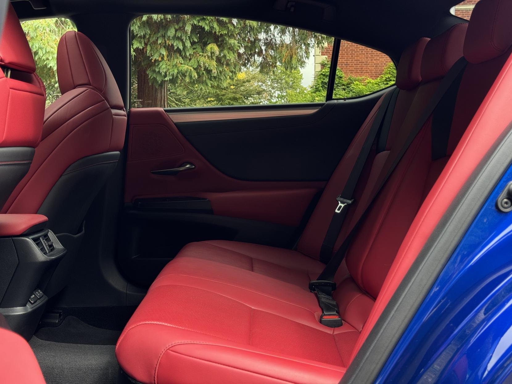 Lexus ES 2.5 300h F Sport Saloon 4dr Petrol Hybrid E-CVT Euro 6 (s/s) (218 ps)