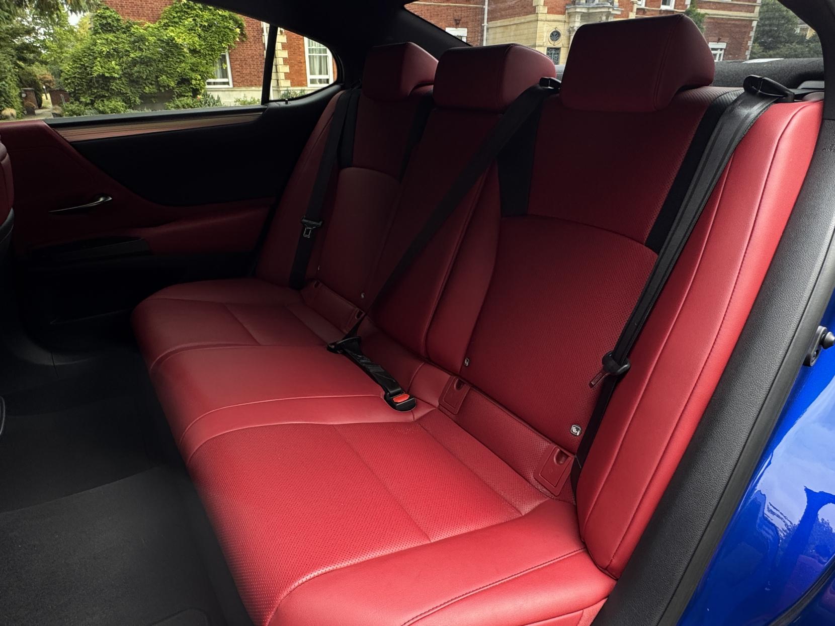 Lexus ES 2.5 300h F Sport Saloon 4dr Petrol Hybrid E-CVT Euro 6 (s/s) (218 ps)