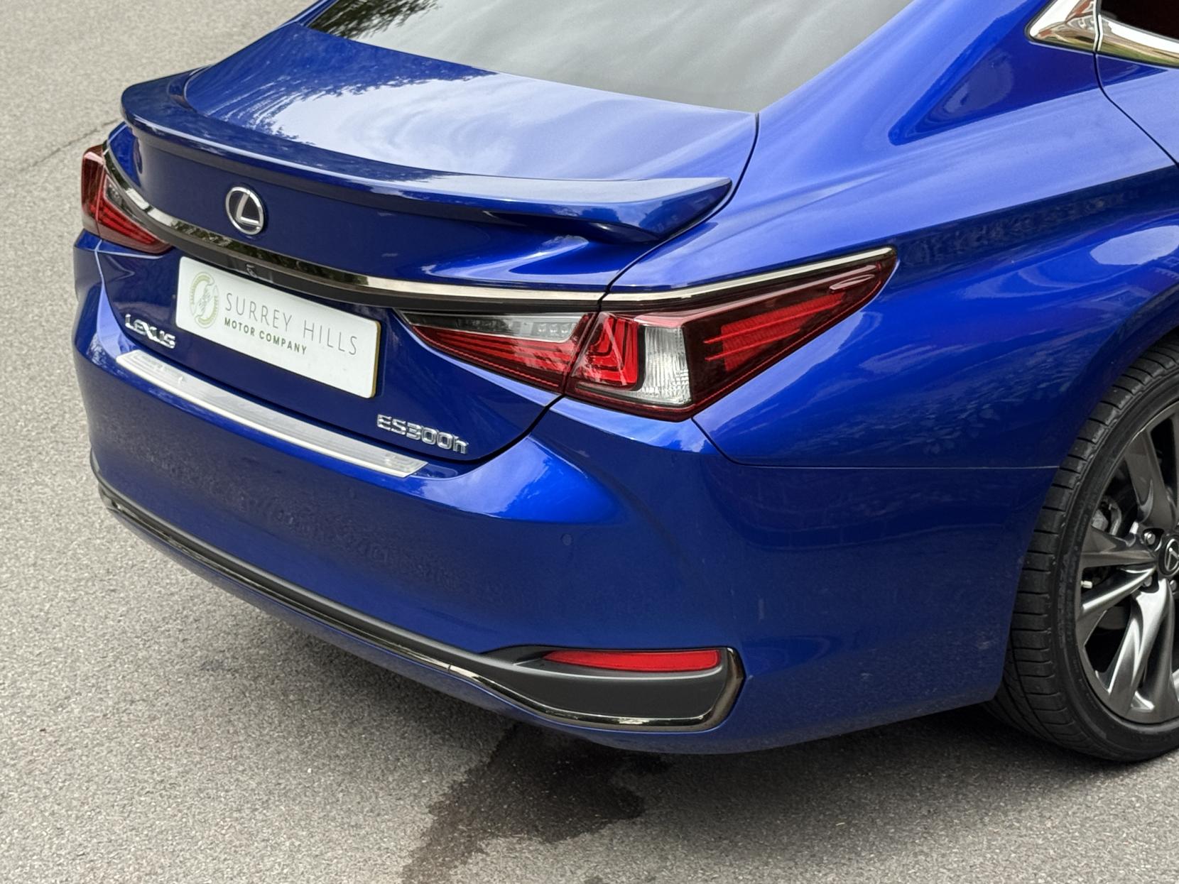 Lexus ES 2.5 300h F Sport Saloon 4dr Petrol Hybrid E-CVT Euro 6 (s/s) (218 ps)